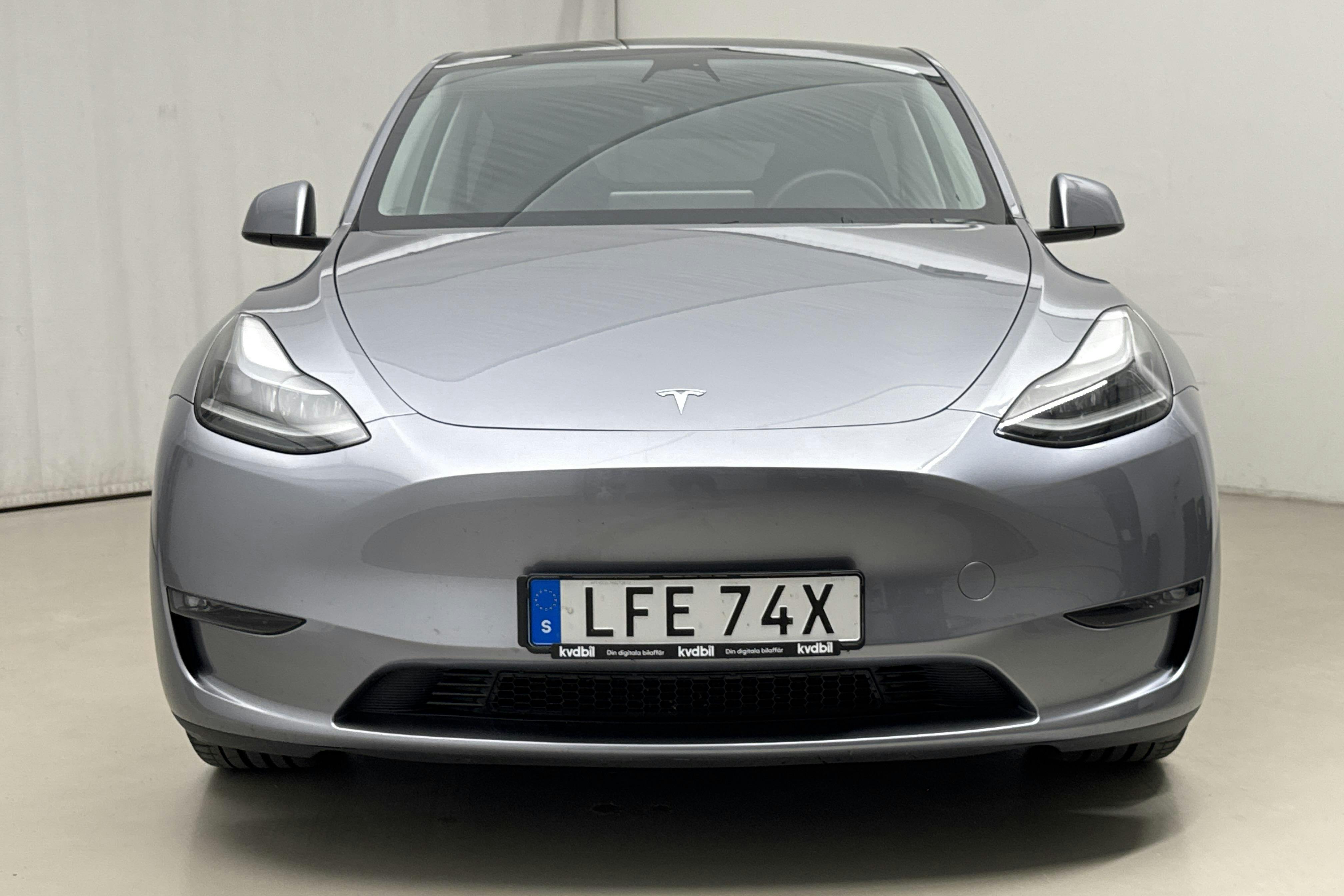 Tesla Model Y Performance Dual Motor AWD - 4 252 mil - Automat - grå - 2024