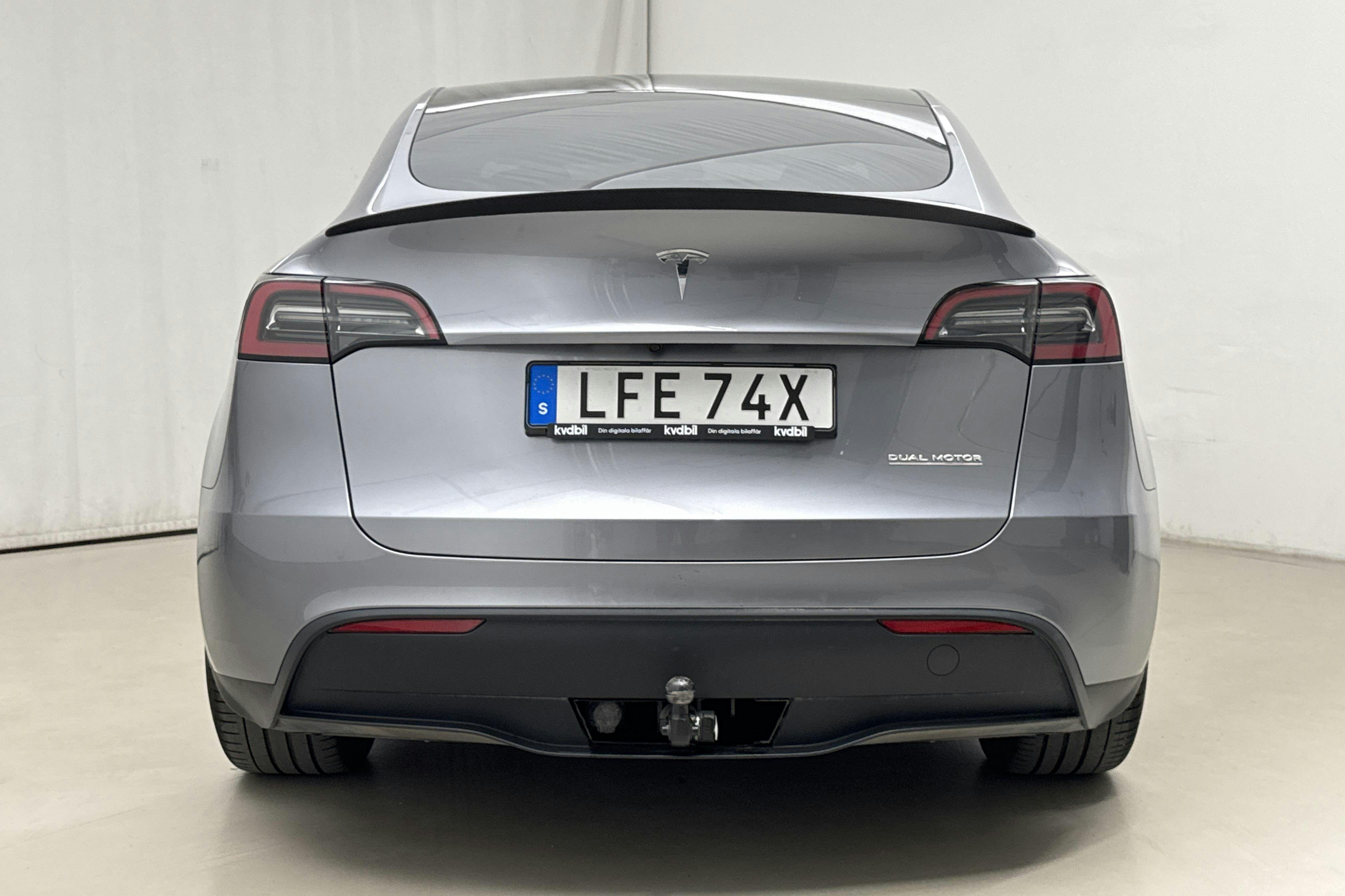 Tesla Model Y Performance Dual Motor AWD - 4 252 mil - Automat - grå - 2024