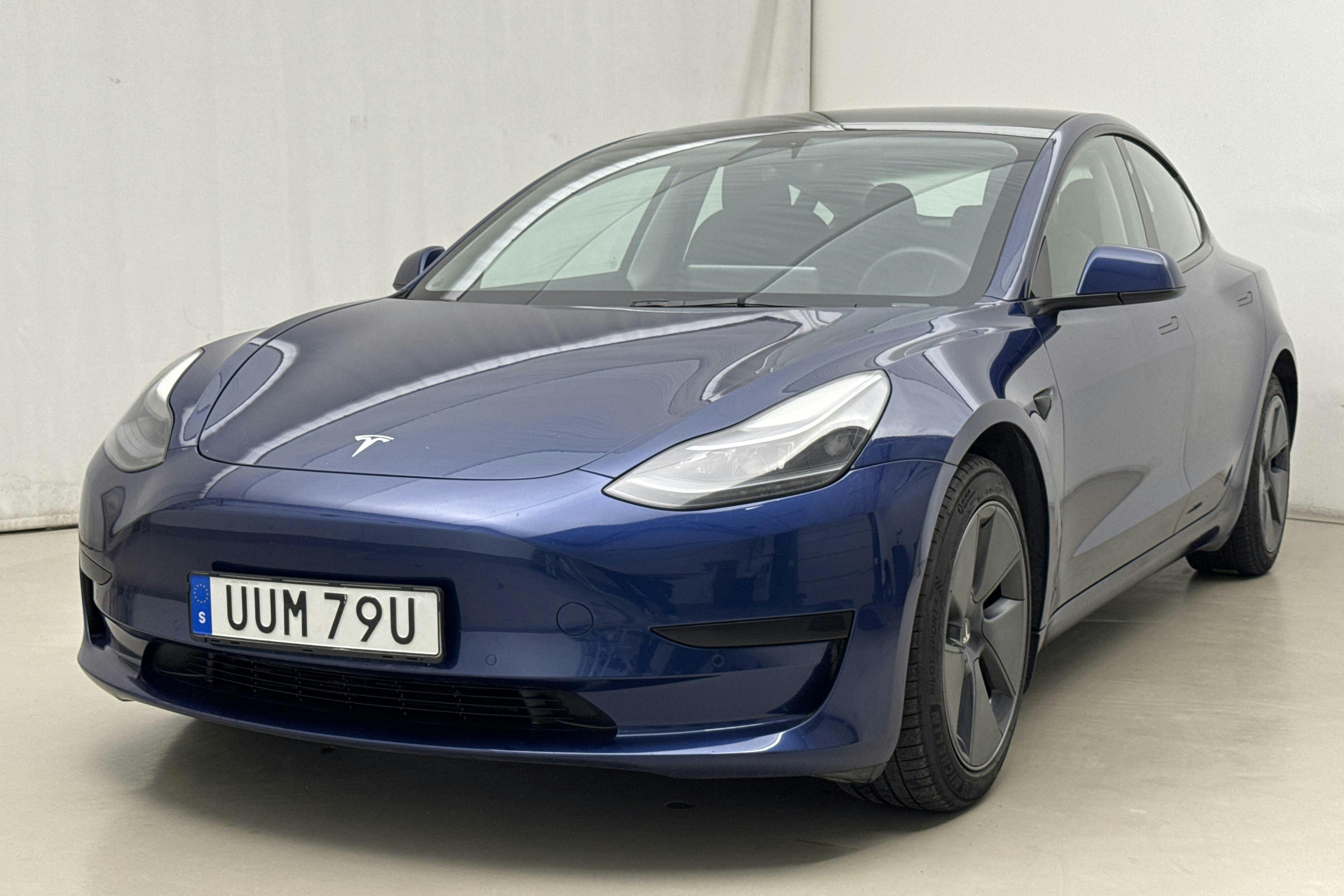 Presentationsfoto 1 av 21: Tesla Model 3 Standard Range RWD - 7 227 mil - Automat - blå - 2021
