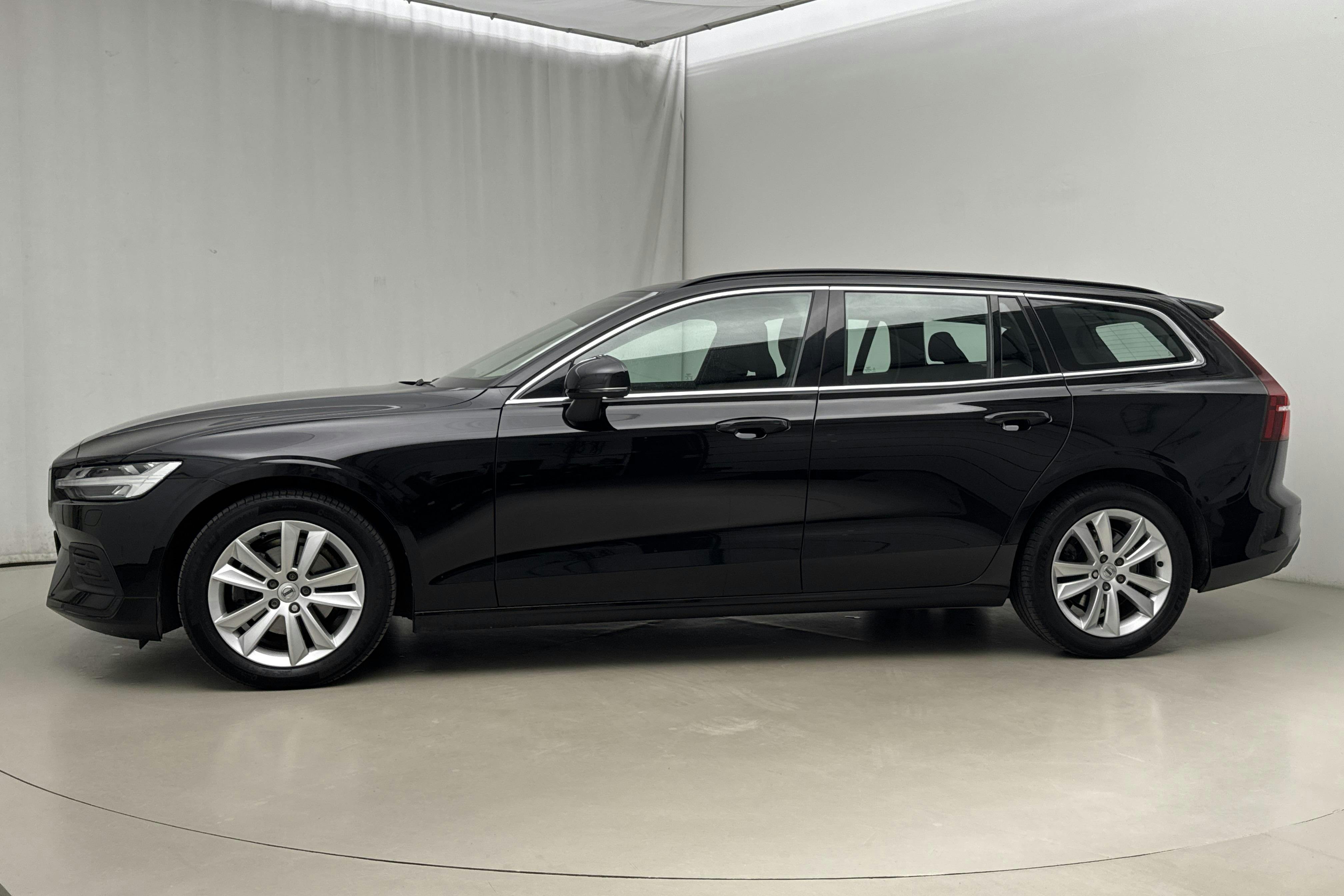 Presentation photo 2 of 16: Volvo V60 B4 Mildhybrid, Diesel (197hk) - 72 830 km - Automatic - black - 2022