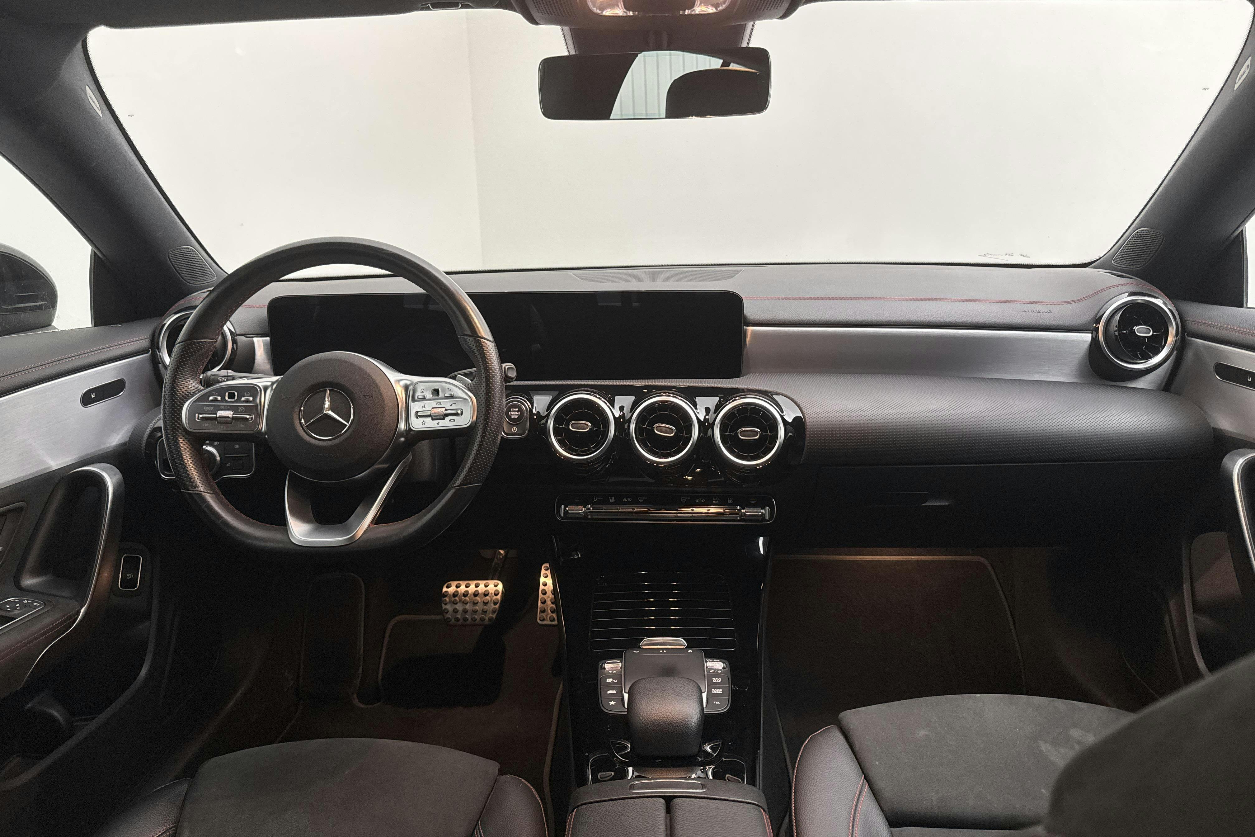 Mercedes CLA 200 Shooting Brake X118 (163hk) - 95 200 km - Automatic - black - 2021