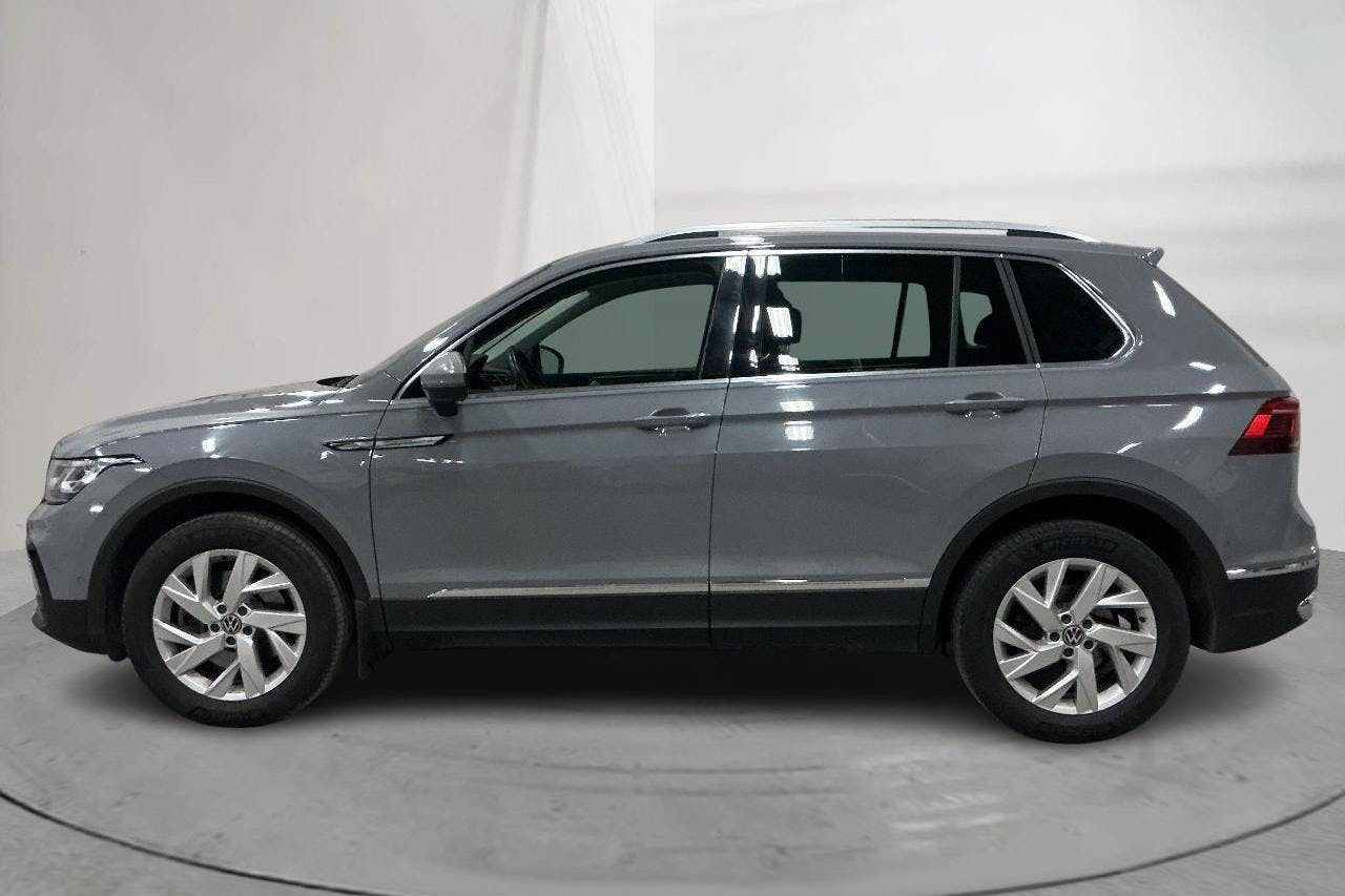 Presentationsfoto 2 av 16: VW Tiguan 2.0 TDI 4MOTION (200hk) - 15 319 mil - Automat - grå - 2022
