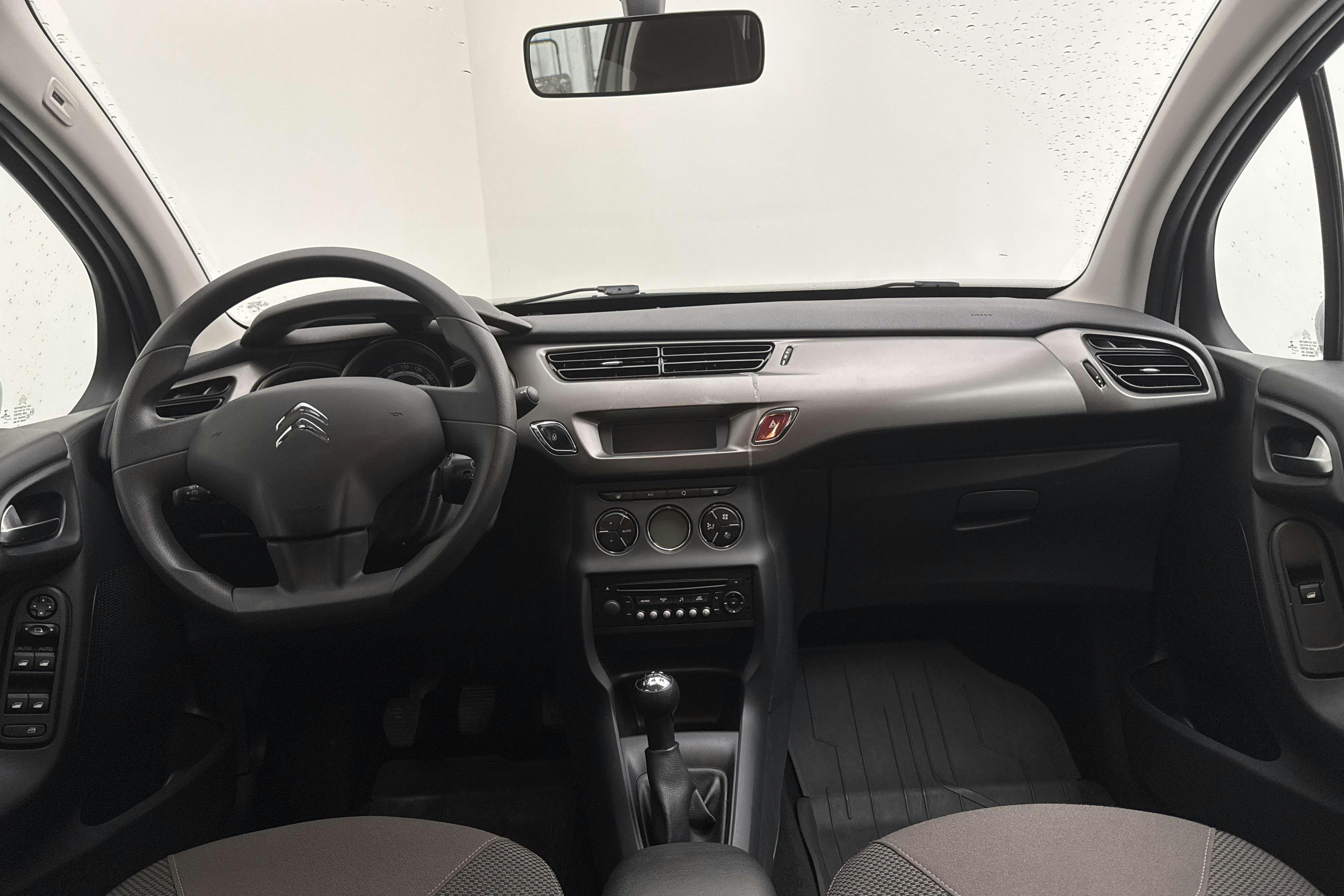 Citroën C3 1.2 VTi (82hk) - 68 230 km - Käsitsi - valge - 2015