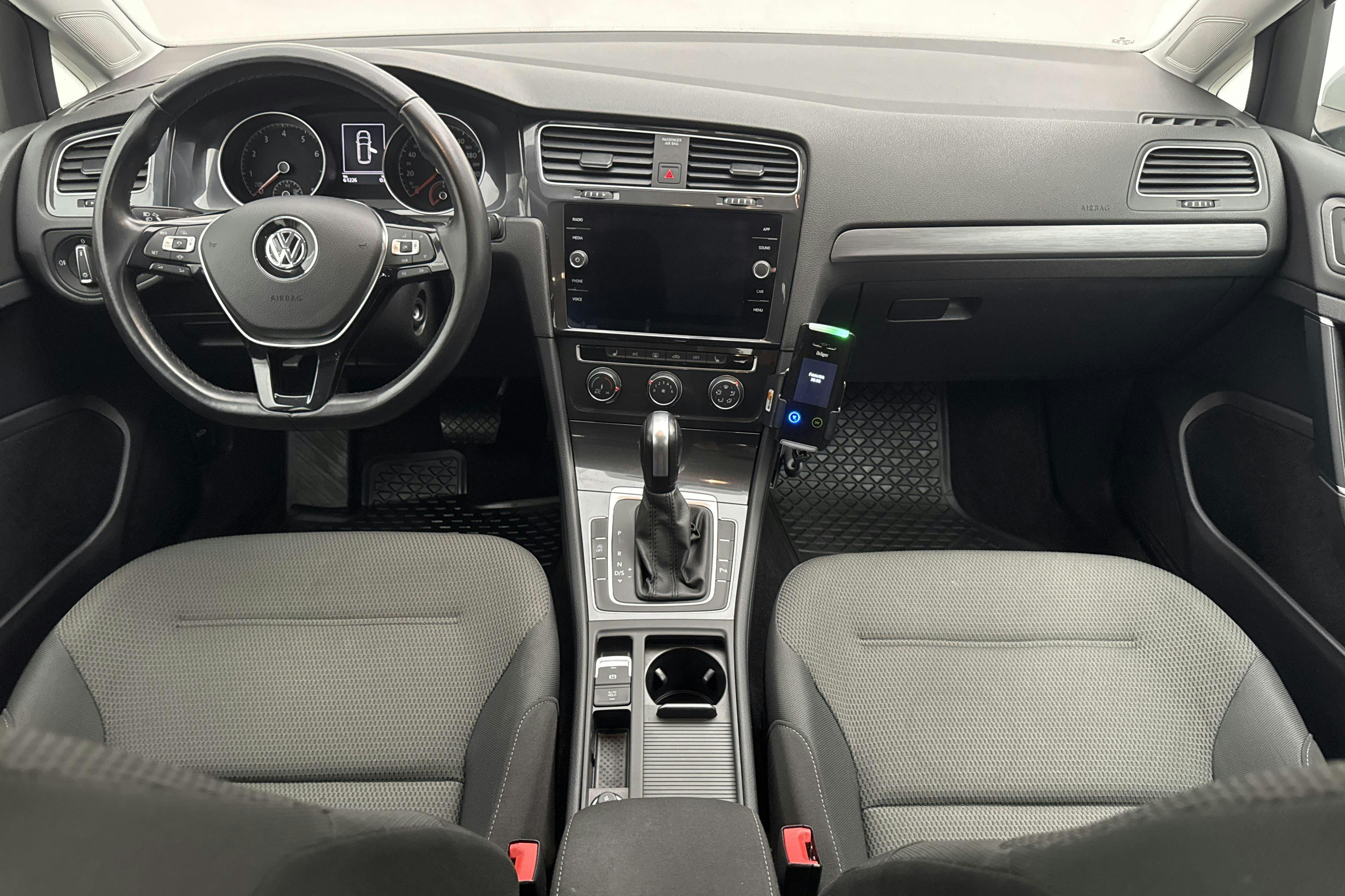 VW Golf VII 1.5 TGI Sportscombi (130hk) - 61 230 km - Automaatne - valge - 2020