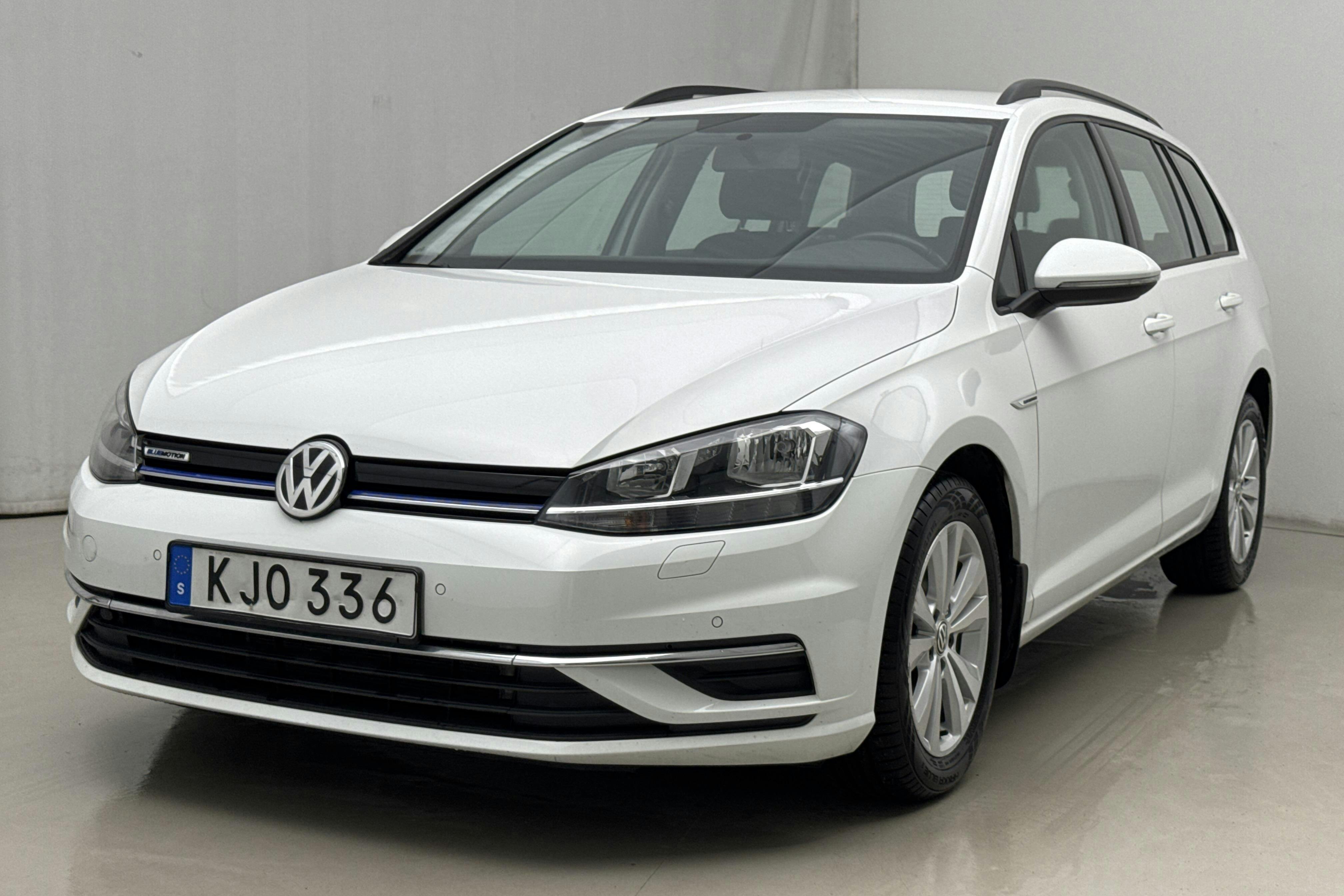 Esitlusfoto 1 aadressil 14: VW Golf VII 1.5 TGI Sportscombi (130hk) - 61 230 km - Automaatne - valge - 2020