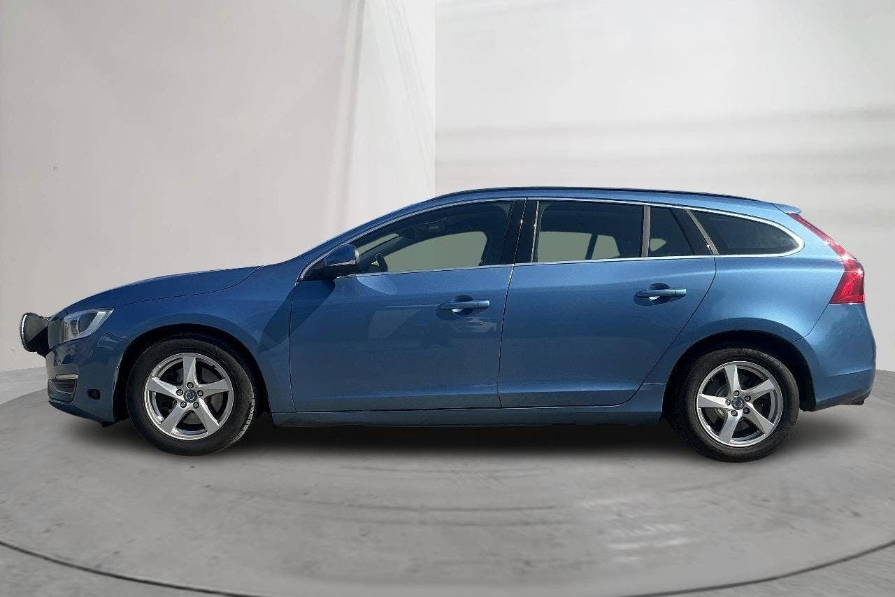 Presentationsfoto 2 av 13: Volvo V60 D3 (136hk) - 24 768 mil - Manuell - blå - 2015