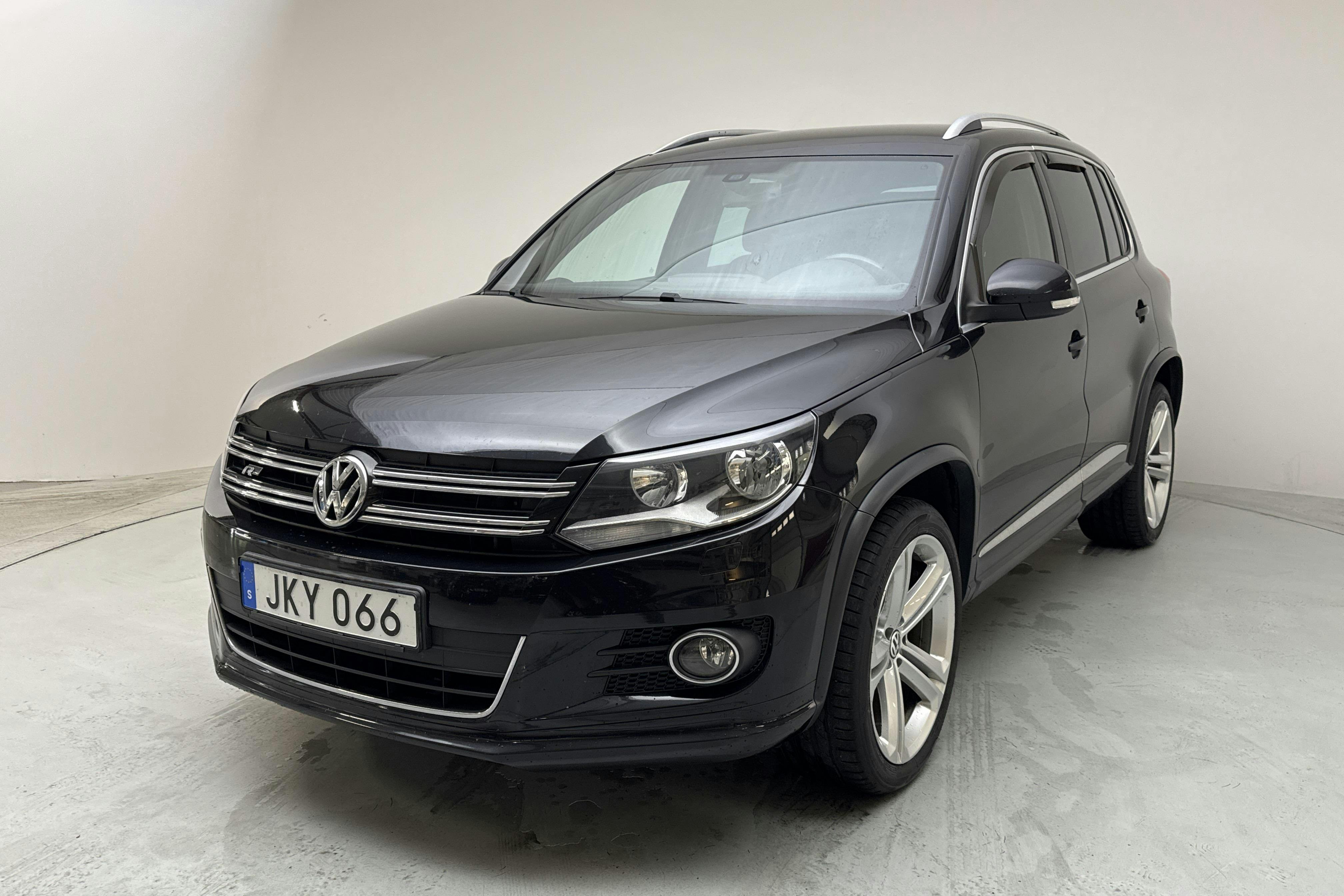 VW Tiguan 1.4 TSI 4MOTION (160hk) - 15 616 mil - Manuell - svart - 2015