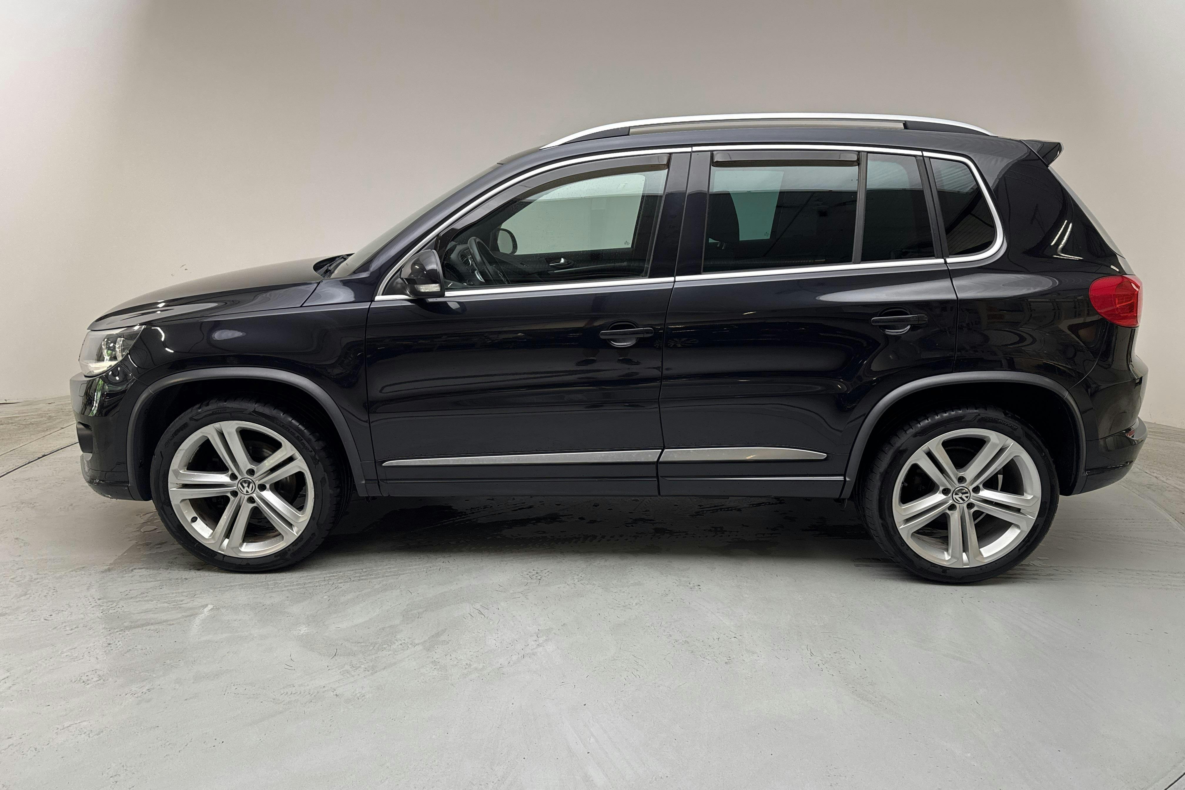 Presentationsfoto 2 av 12: VW Tiguan 1.4 TSI 4MOTION (160hk) - 15 616 mil - Manuell - svart - 2015