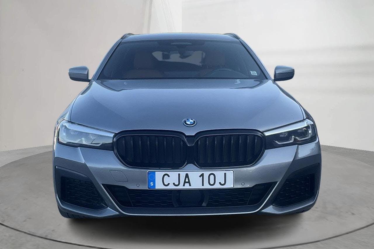BMW 530e xDrive Touring, G31 12kWh LCI (292hk) - 89 800 km - Automaatne - hall - 2023