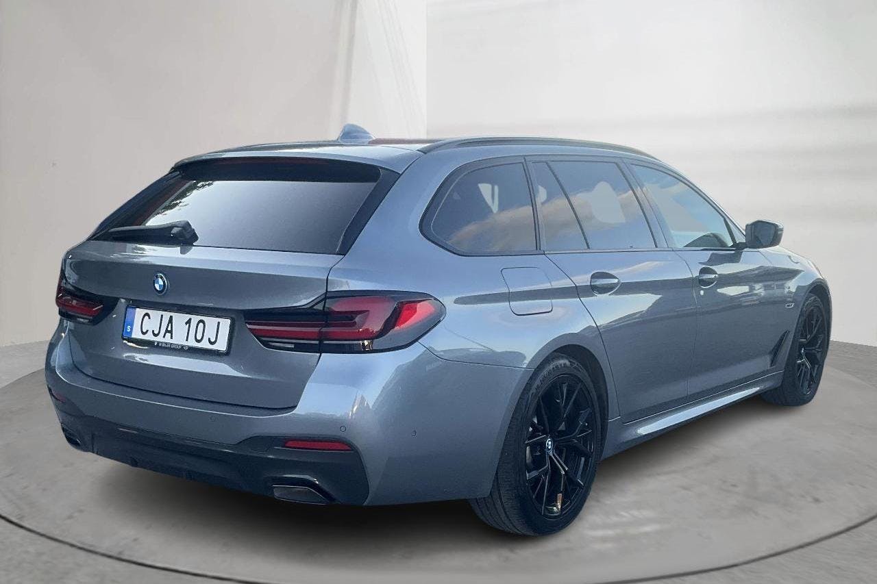 BMW 530e xDrive Touring, G31 12kWh LCI (292hk) - 89 800 km - Automaatne - hall - 2023