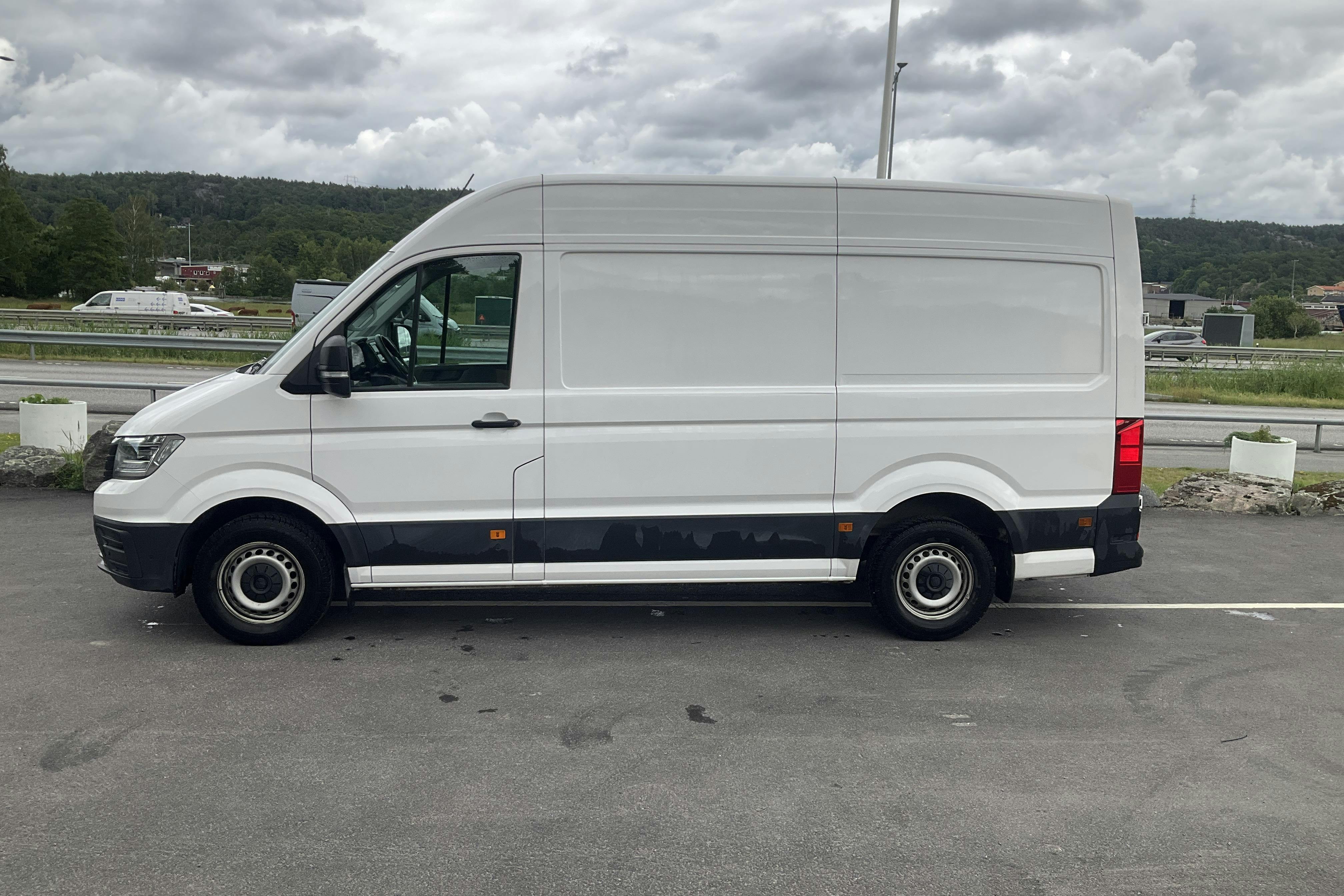 Presentation photo 2 of 11: VW Crafter 35 2.0 TDI Skåp (177hk) - 31 860 km - Automatic - white - 2023
