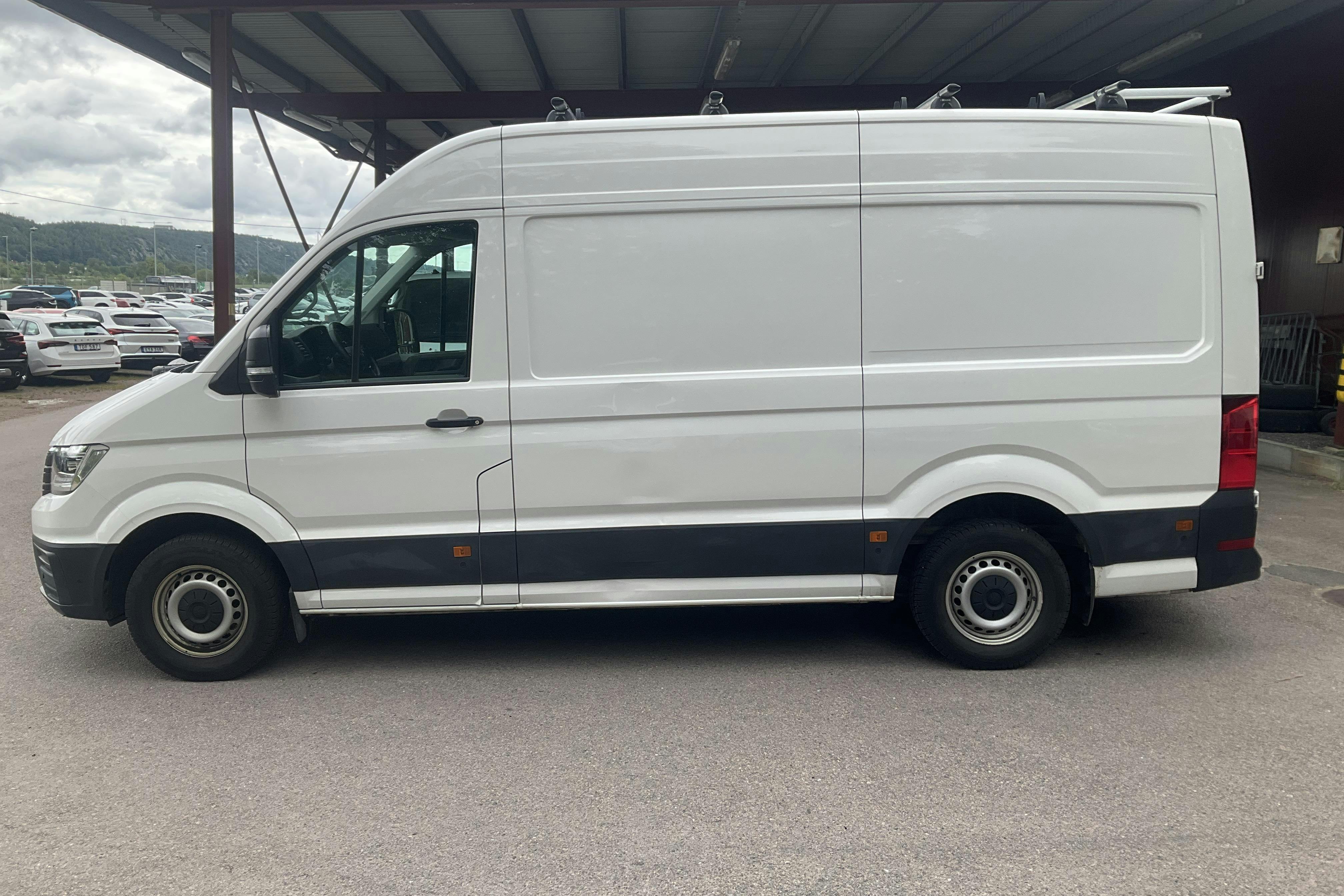 Presentationsfoto 2 av 10: VW Crafter 35 2.0 TDI Skåp (177hk) - 3 204 mil - Automat - vit - 2023