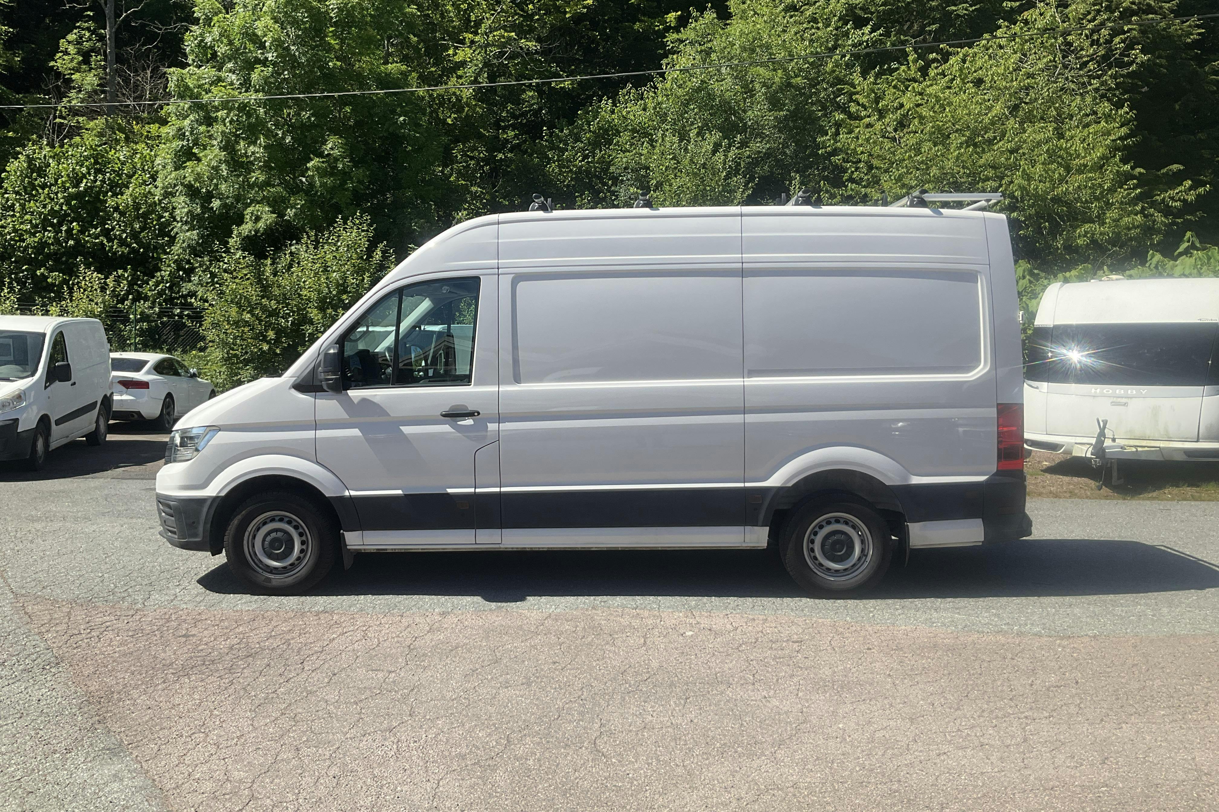 Presentationsfoto 2 av 12: VW Crafter 35 2.0 TDI Skåp (177hk) - 3 602 mil - Automat - vit - 2023