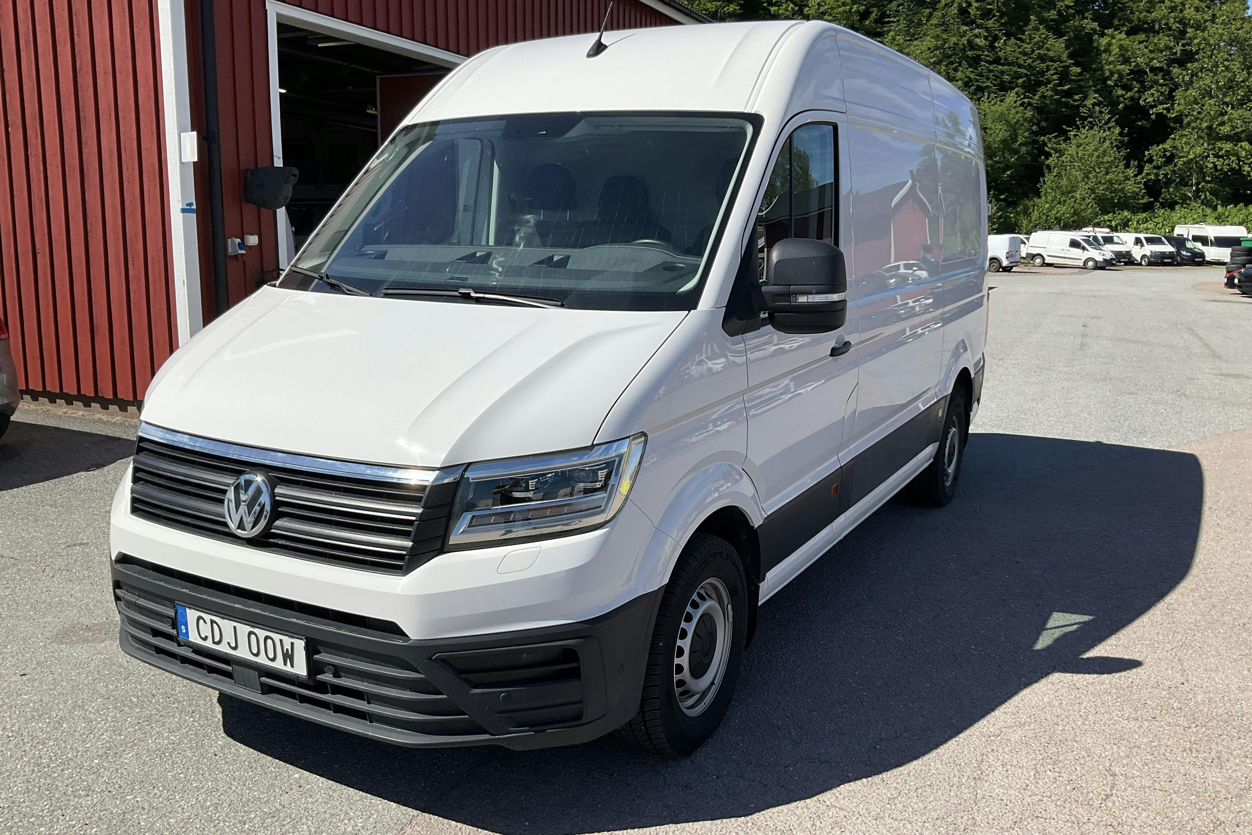 Presentationsfoto 1 av 11: VW Crafter 35 2.0 TDI Skåp (177hk) - 1 515 mil - Automat - vit - 2023