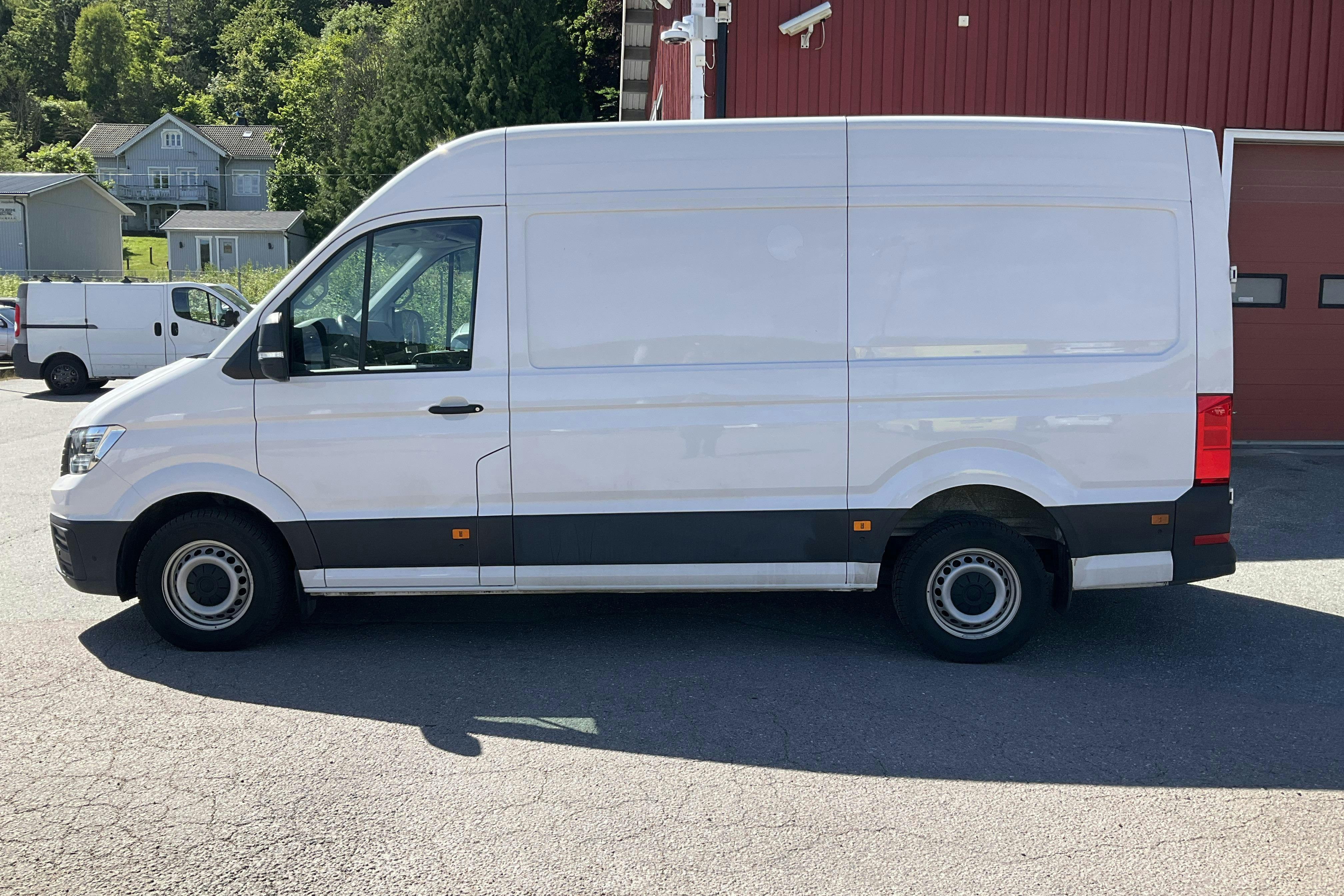 Presentationsfoto 2 av 11: VW Crafter 35 2.0 TDI Skåp (177hk) - 1 515 mil - Automat - vit - 2023