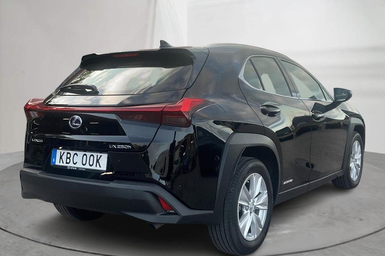 Lexus UX 250h (178hk) - 11 220 km - Automaatne - must - 2022
