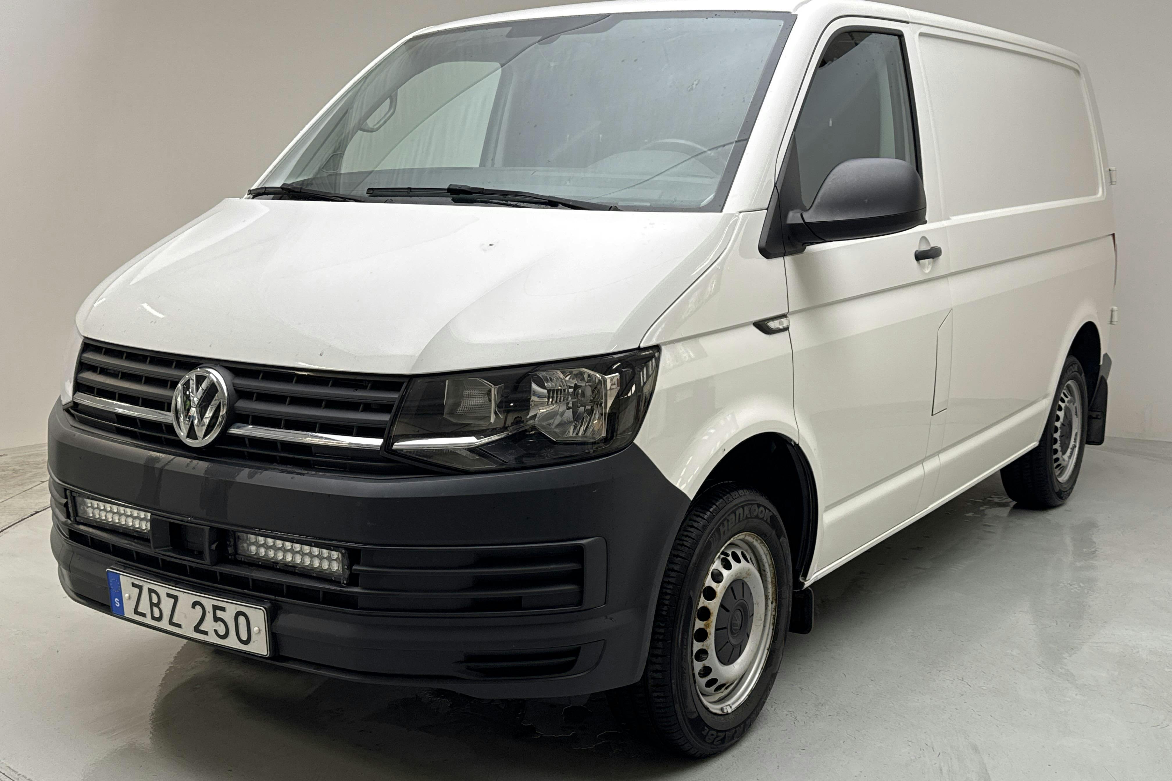 Presentationsfoto 1 av 11: VW Transporter T6 2.0 TDI BMT Skåp (102hk) - 6 298 mil - Manuell - vit - 2018