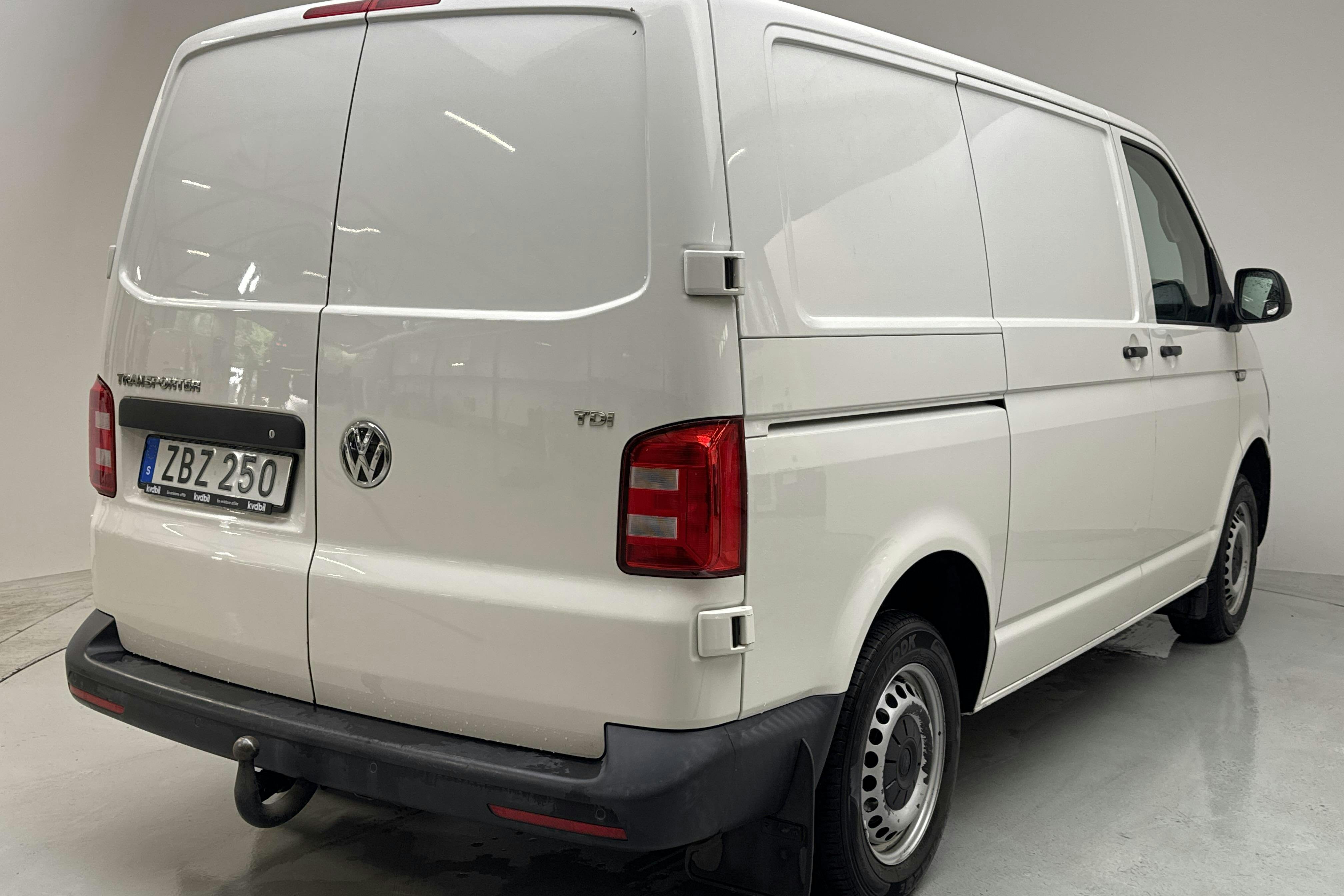 VW Transporter T6 2.0 TDI BMT Skåp (102hk) - 6 298 mil - Manuell - vit - 2018