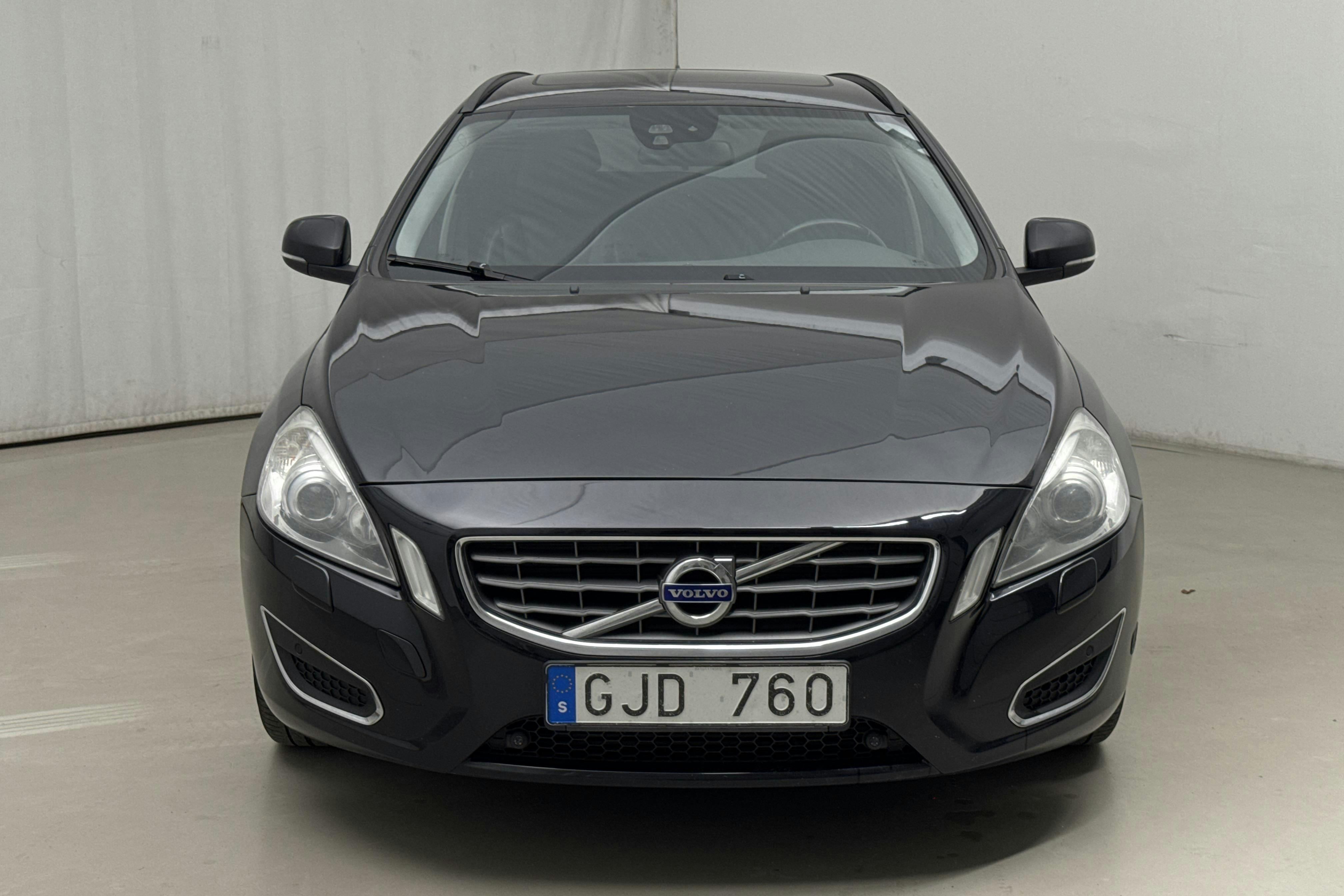 Volvo V60 D4 (163hk) - 30 068 mil - Manuell - svart - 2013