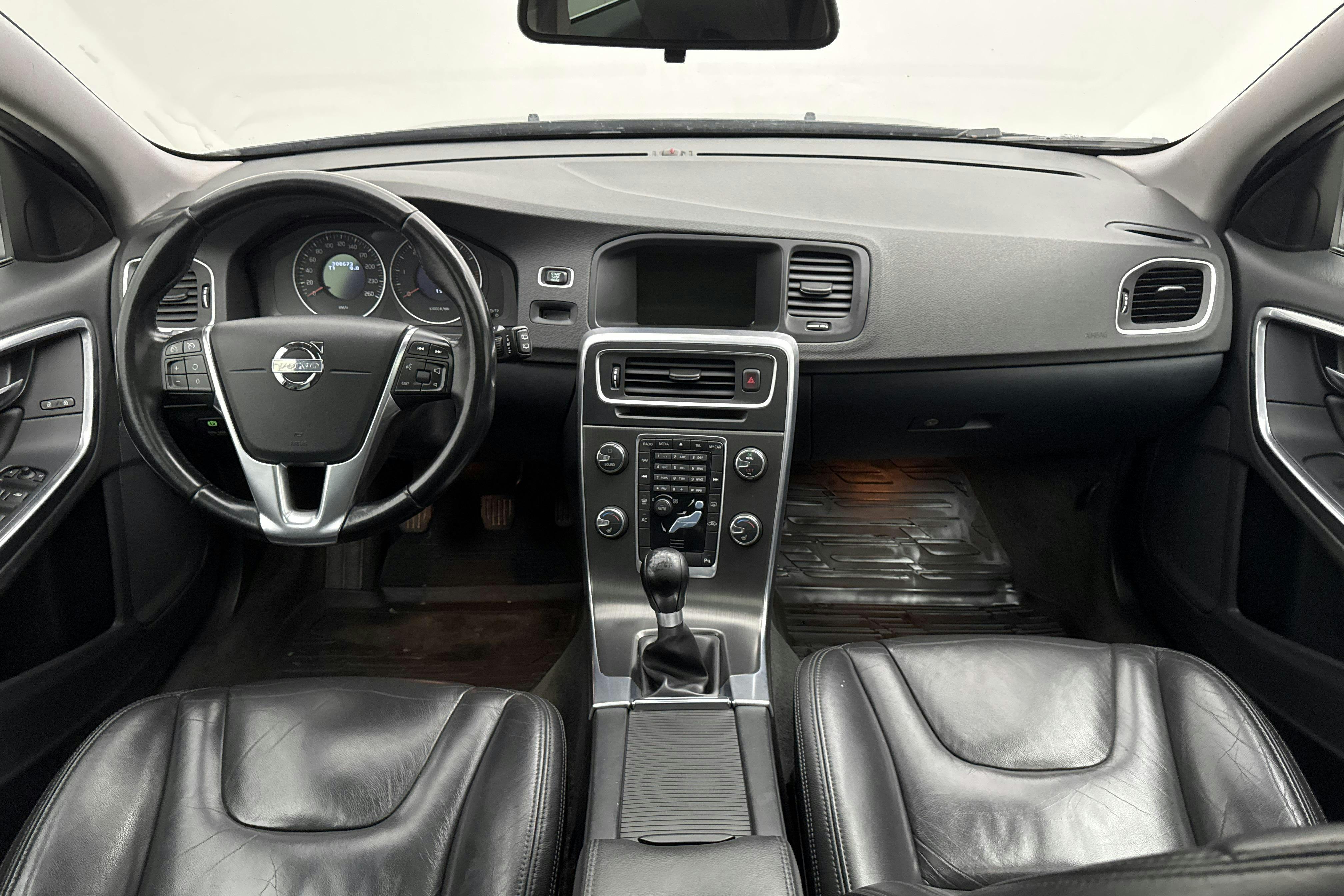 Volvo V60 D4 (163hk) - 30 068 mil - Manuell - svart - 2013