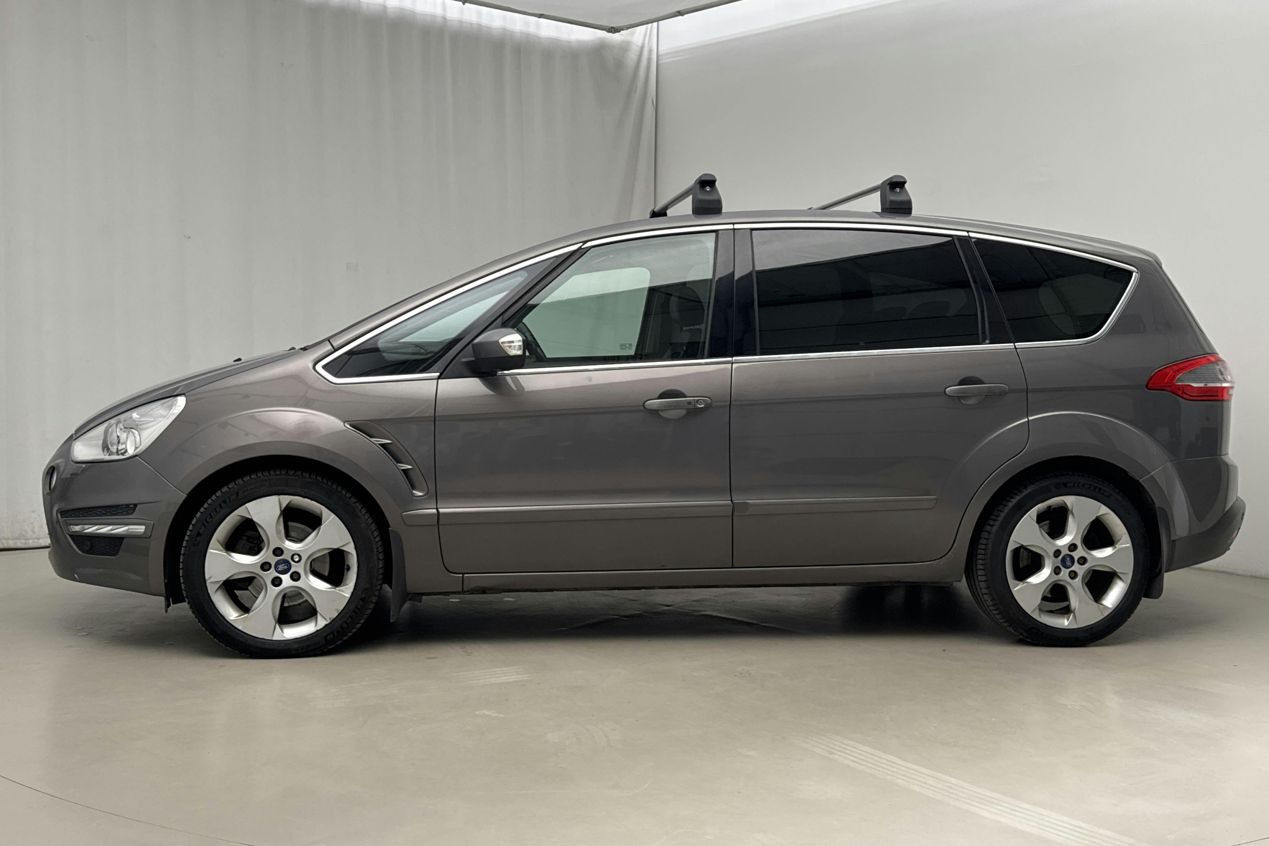 Presentationsfoto 2 av 20: Ford S-MAX 2.0 Duratorq TDCi (163hk) - 13 973 mil - Automat - brun - 2015