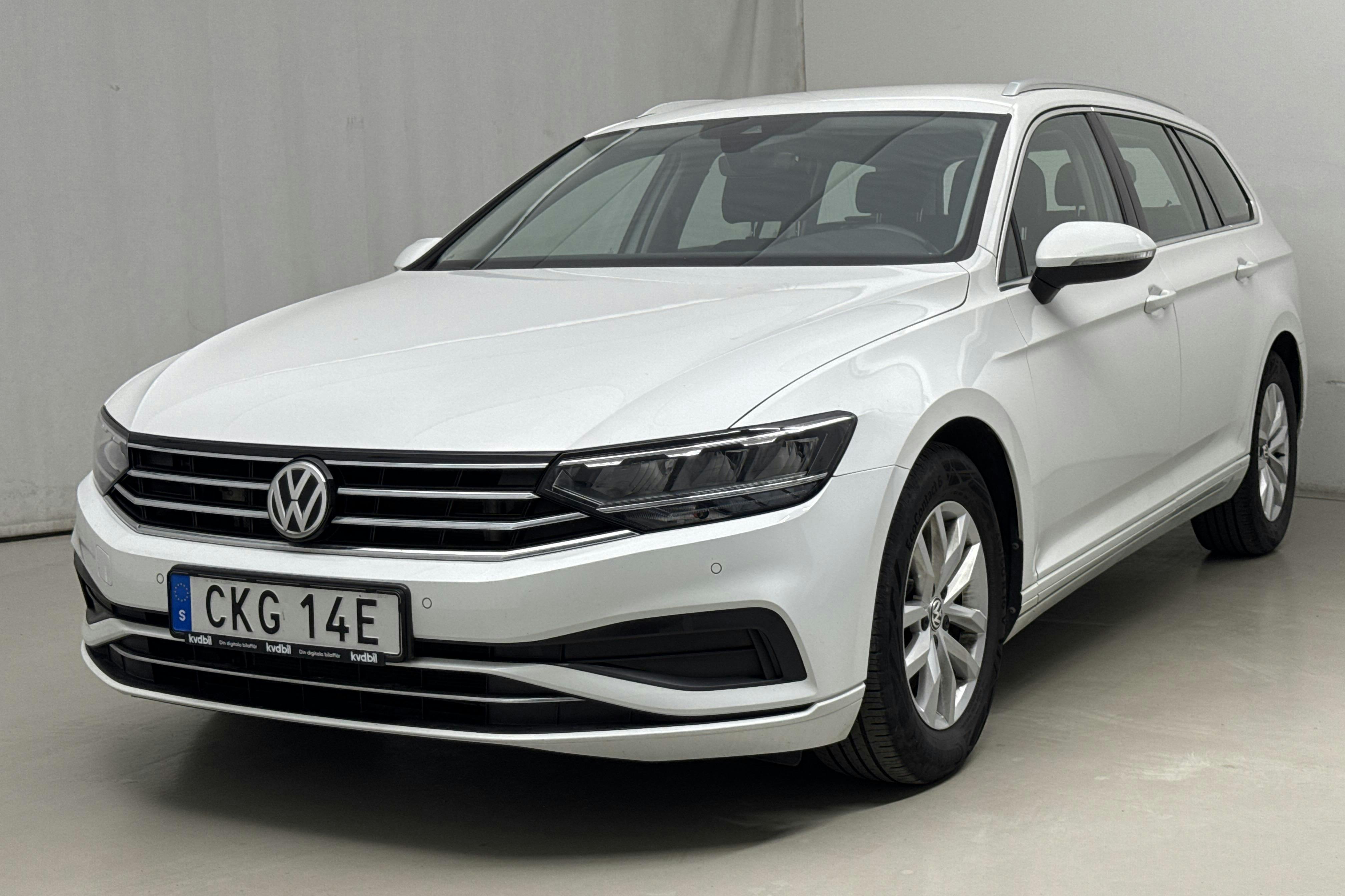 Presentation photo 1 of 17: VW Passat 1.5 TSI Sportscombi (150hk) - 71 040 km - Automatic - white - 2020