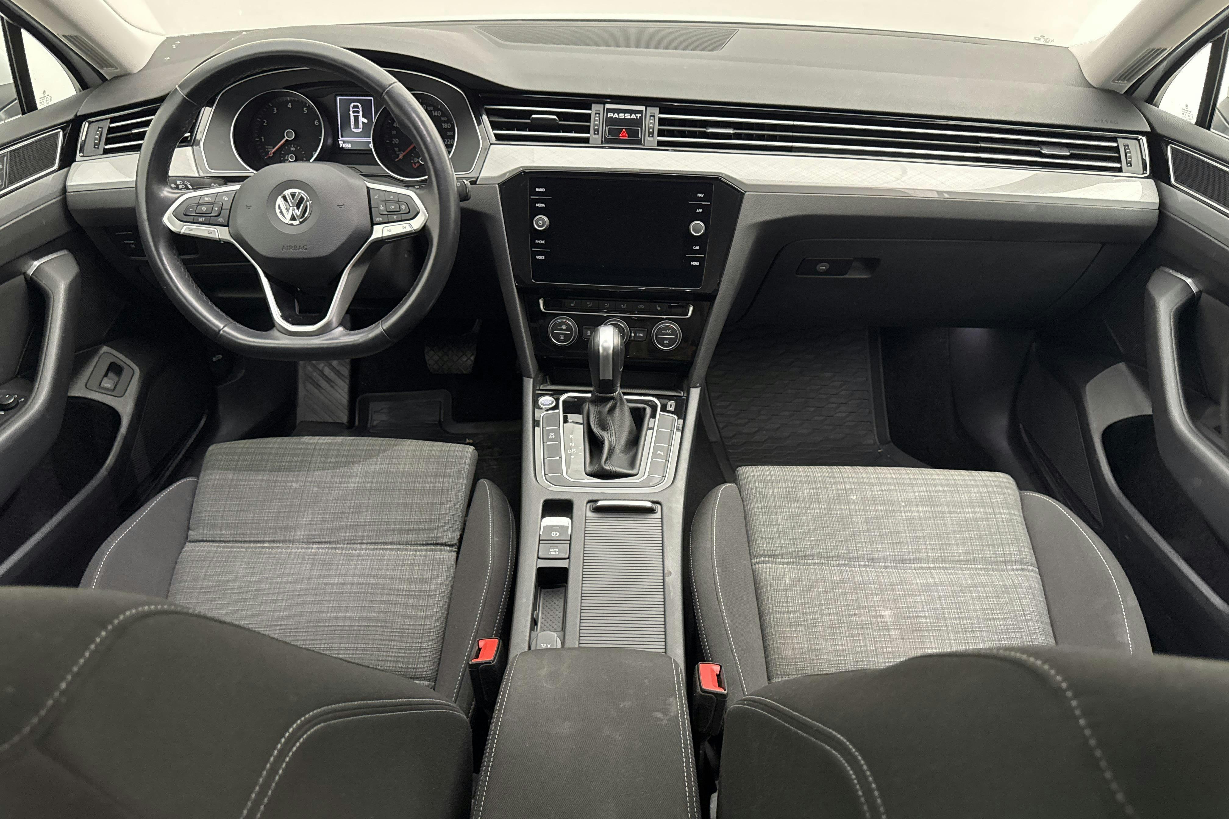 VW Passat 1.5 TSI Sportscombi (150hk) - 71 040 km - Automatic - white - 2020