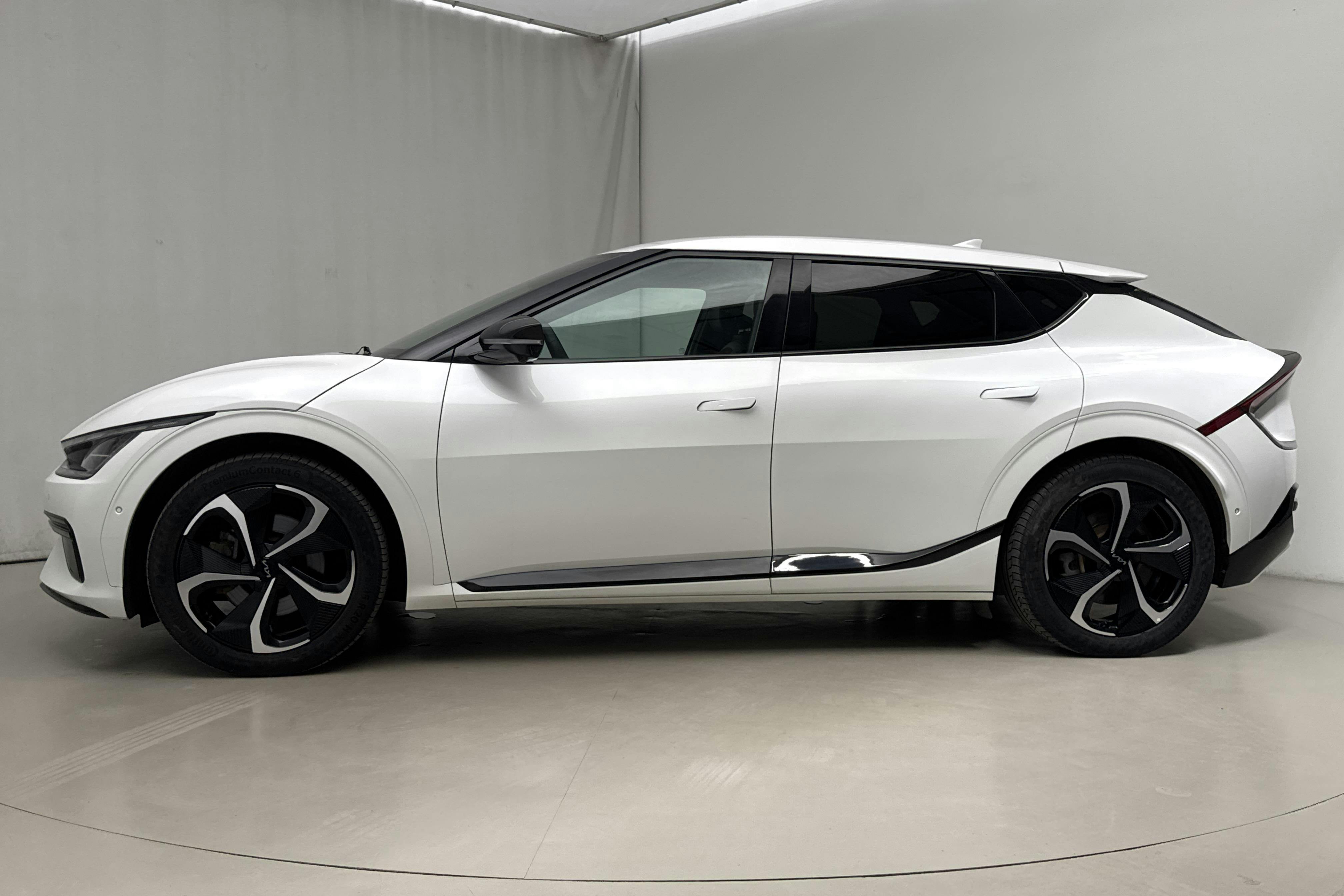 Presentation photo 2 of 21: KIA EV6 AWD (325hk) - 81 310 km - Automatic - white - 2023