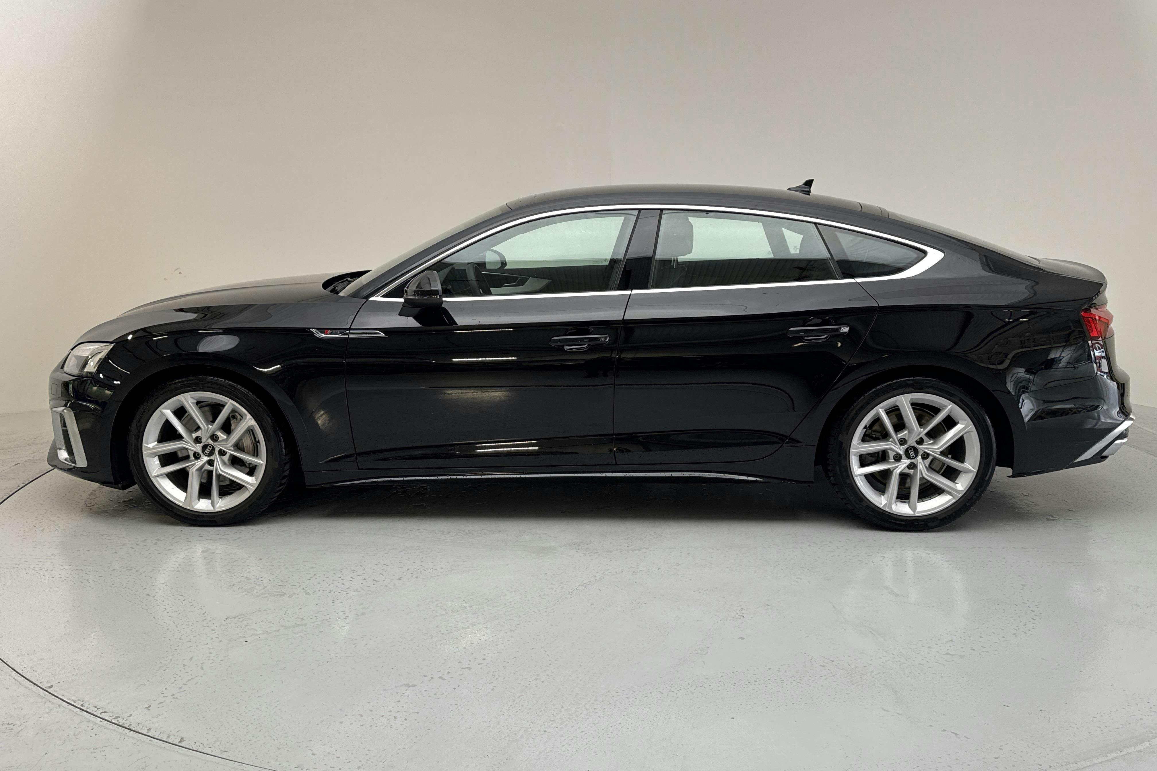 Presentation photo 2 of 13: Audi A5 Sportback 45 TFSI quattro (265hk) - 48 750 km - Automatic - black - 2023