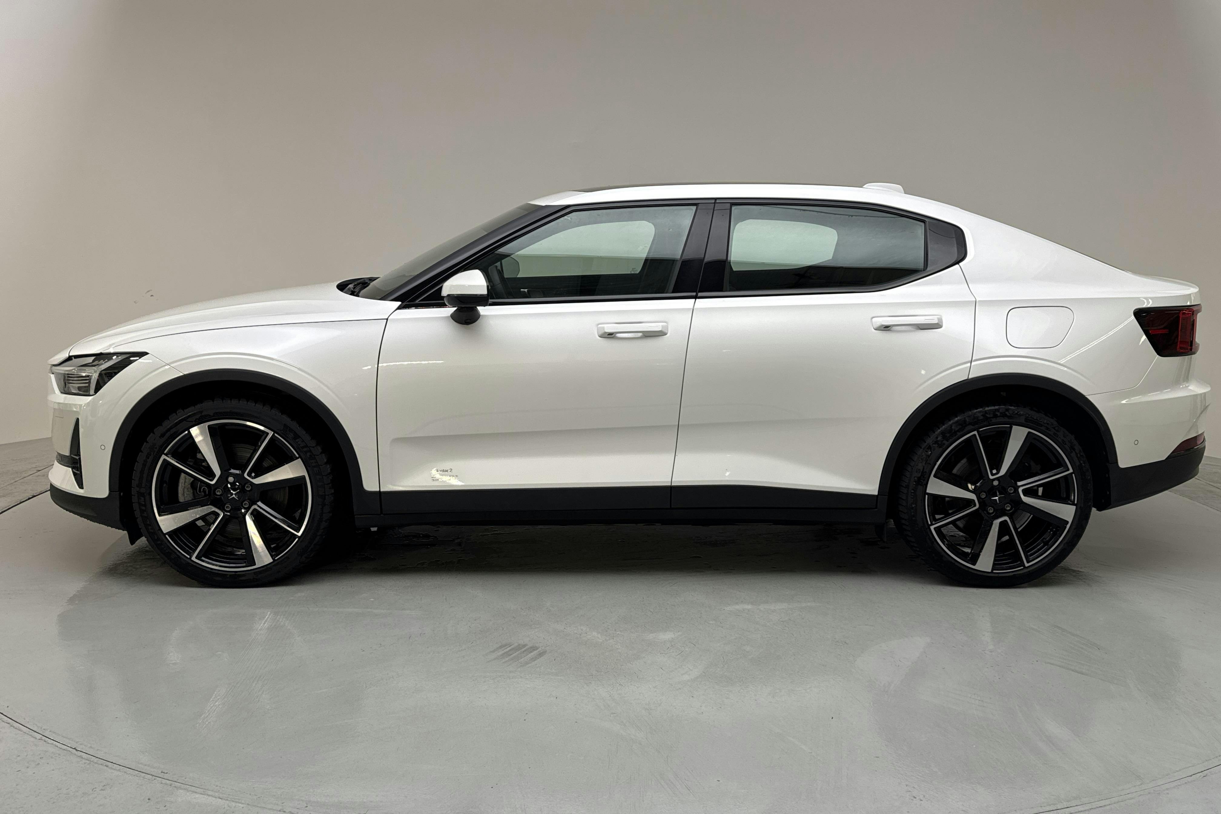 Presentationsfoto 2 av 19: Polestar 2 Long range Dual motor (408hk) - 8 608 mil - Automat - vit - 2021