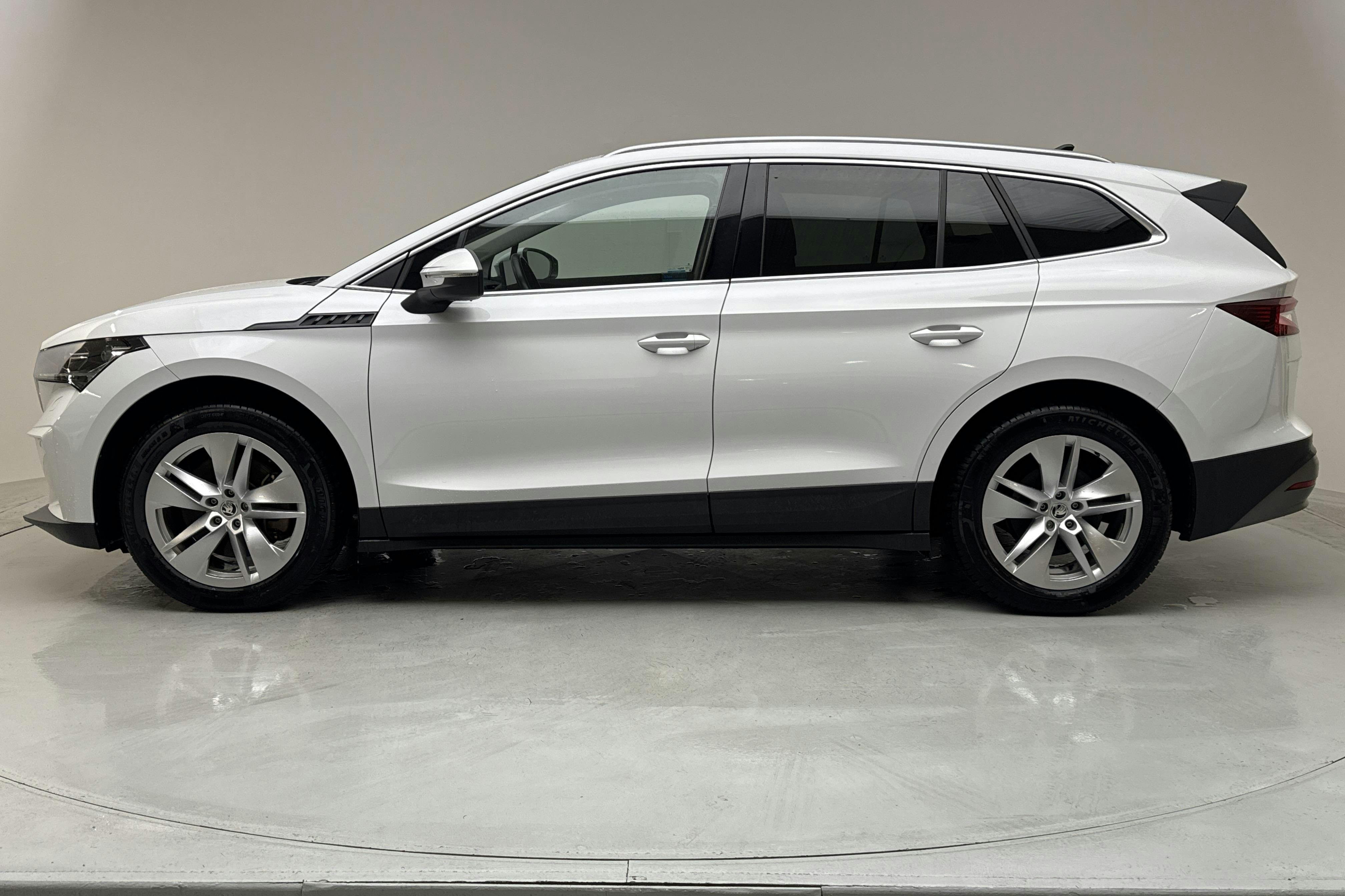 Presentationsfoto 2 av 16: Skoda Enyaq 80 iV (204hk) - 11 091 mil - Automat - vit - 2022