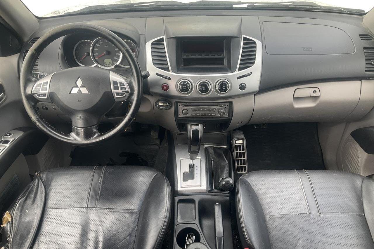 Mitsubishi L200 2.5 DI-D (178hk) - 192 000 km - Automaatne - valge - 2012