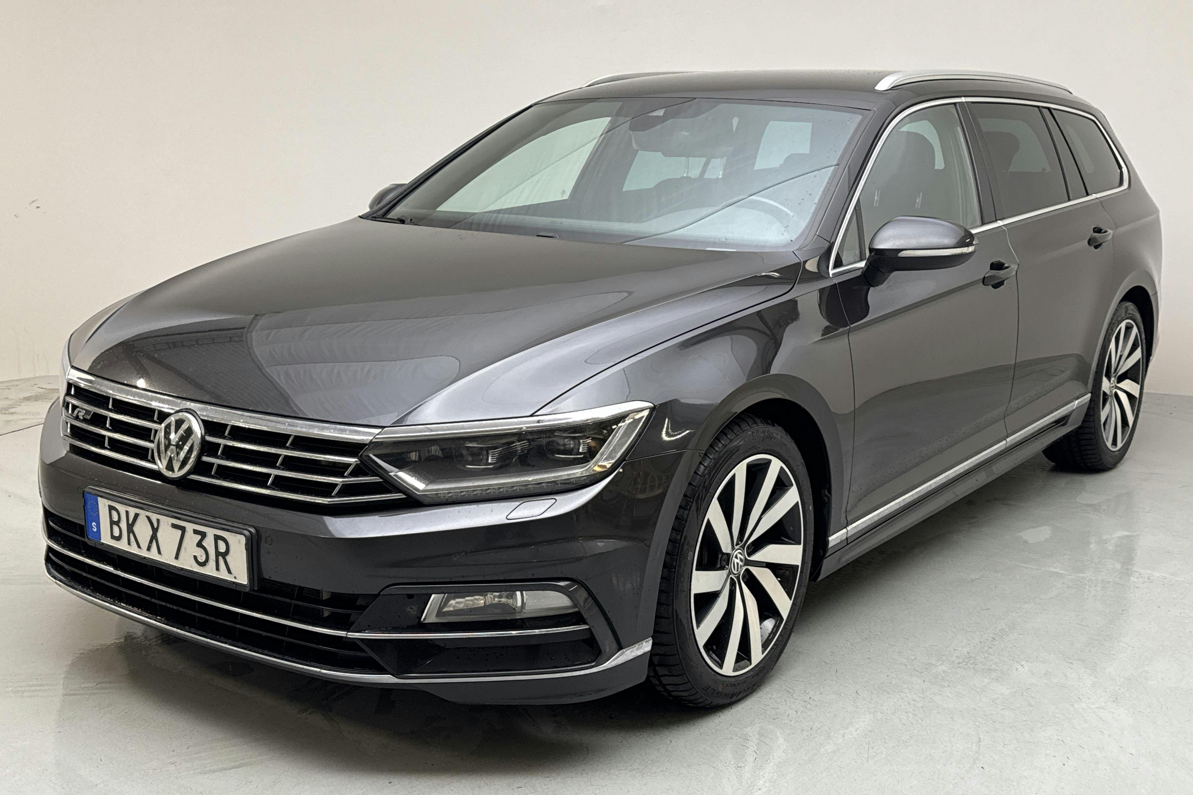 VW Passat 2.0 TDI BiTurbo Sportscombi 4MOTION (240hk) - 13 783 mil - Automat - Dark Grey - 2019