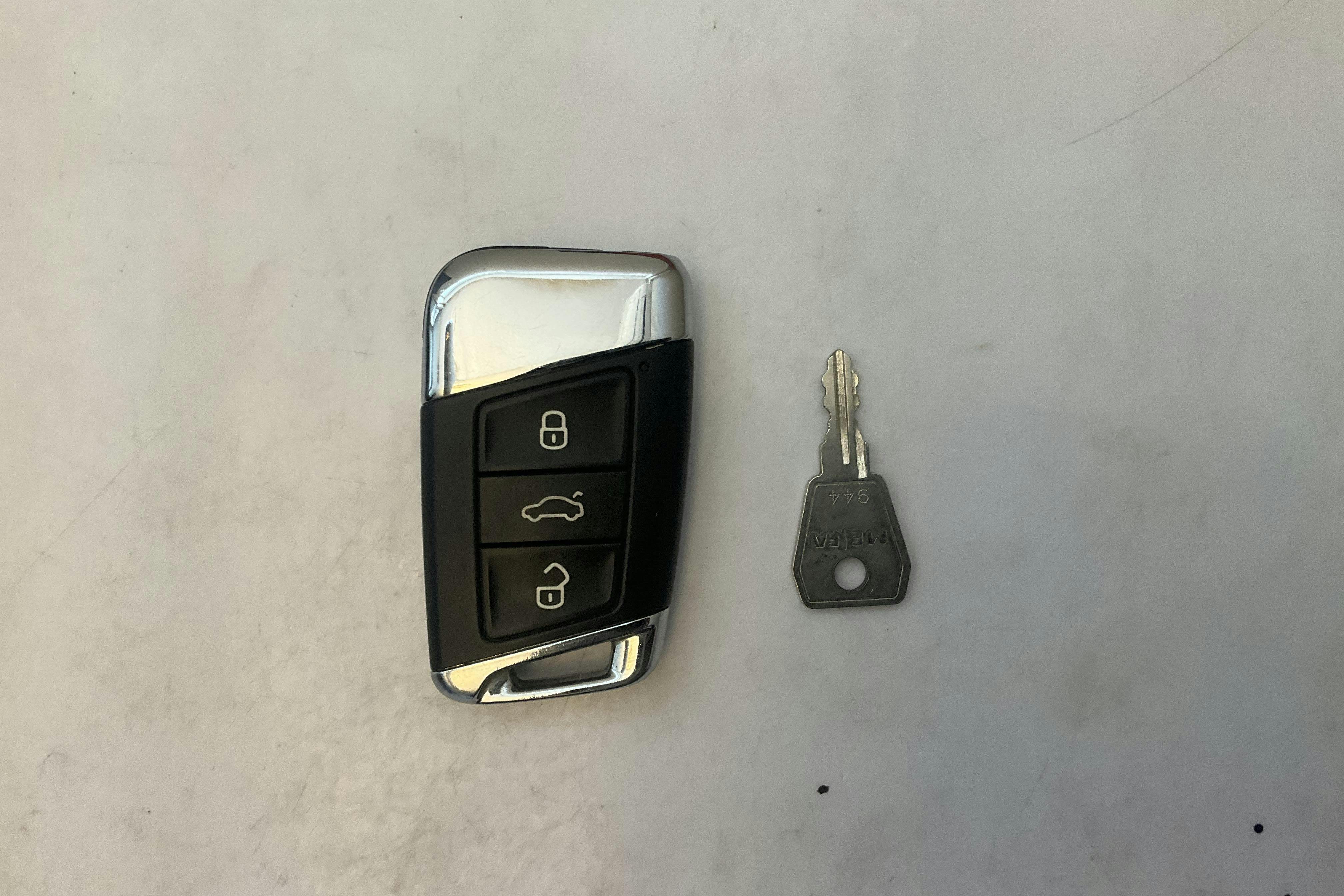 Presentation photo 13 of 13: VW Passat 2.0 TDI BiTurbo Sportscombi 4MOTION (240hk) - 137 830 km - Automatic - Dark Grey - 2019