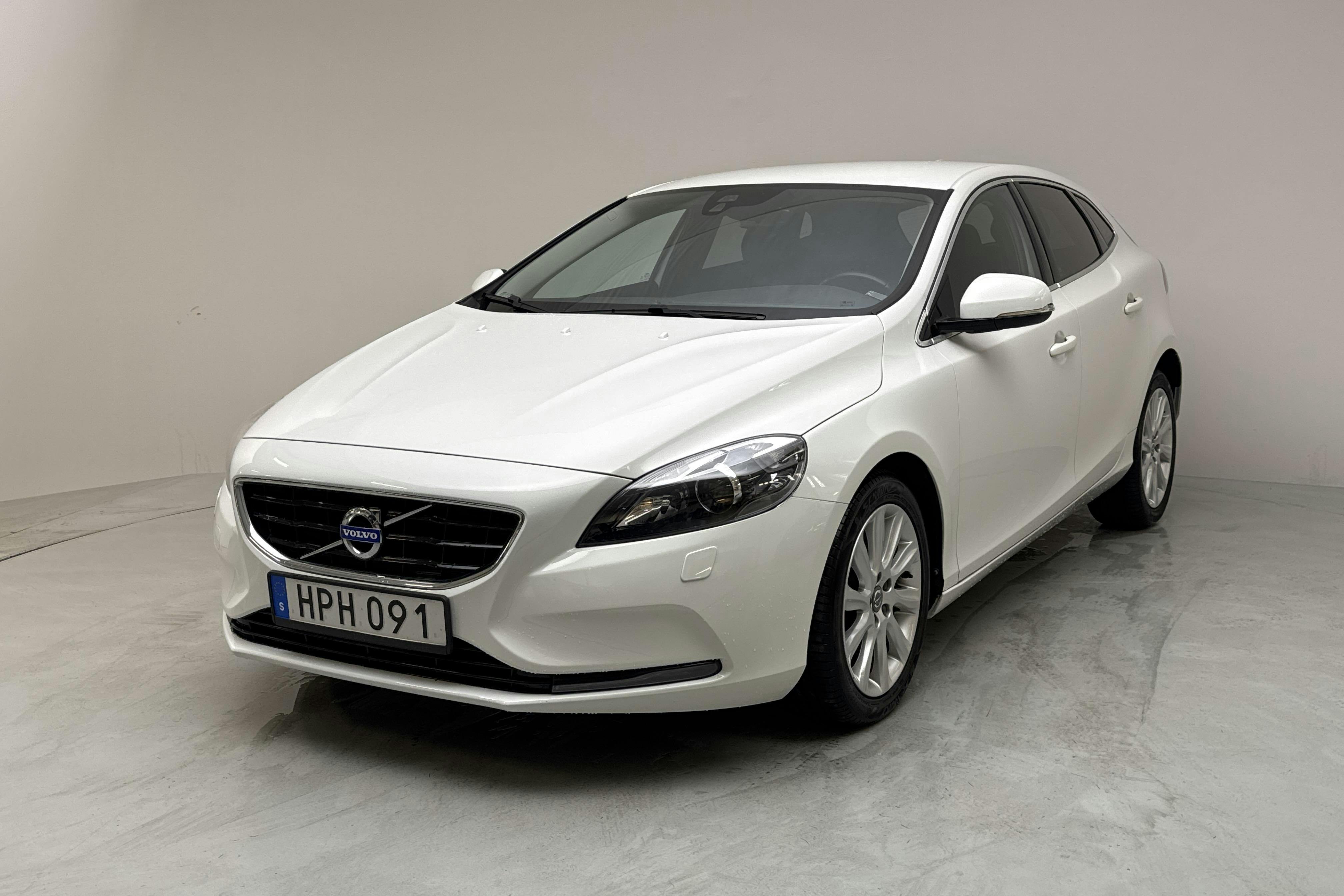 Esitlusfoto 1 aadressil 14: Volvo V40 D2 (115hk) - 159 830 km - Käsitsi - valge - 2015