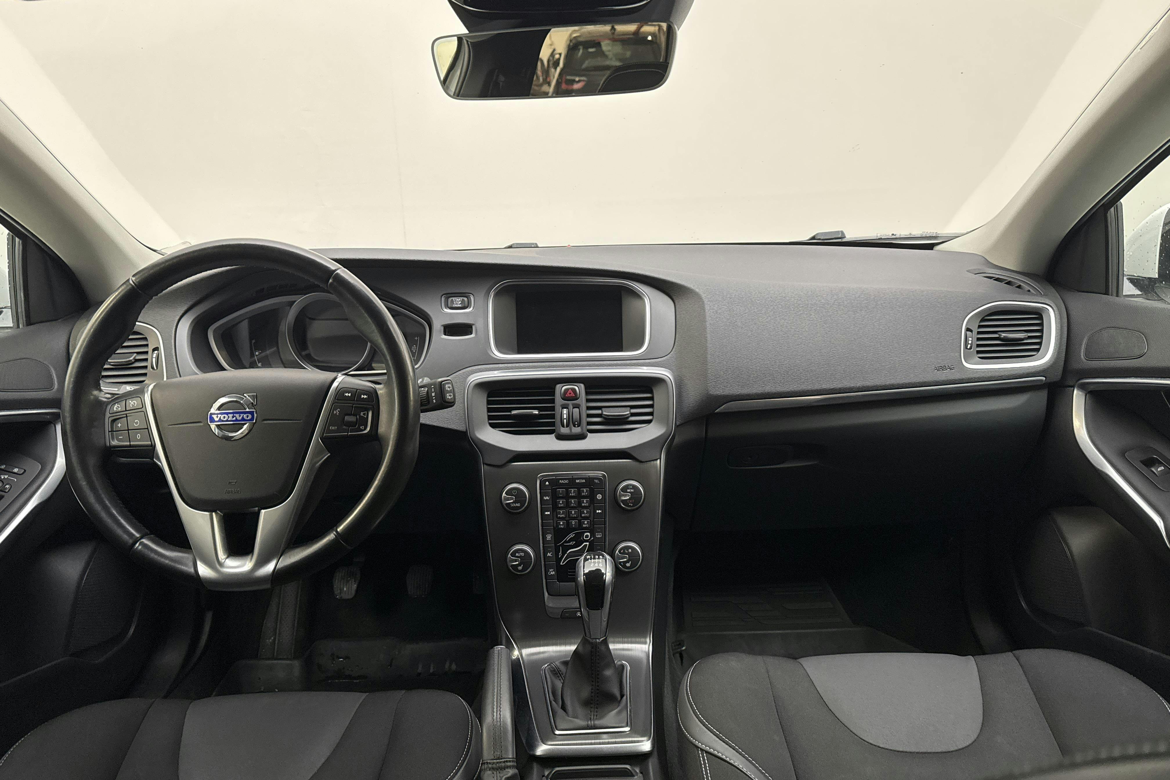 Volvo V40 D2 (115hk) - 159 830 km - Käsitsi - valge - 2015