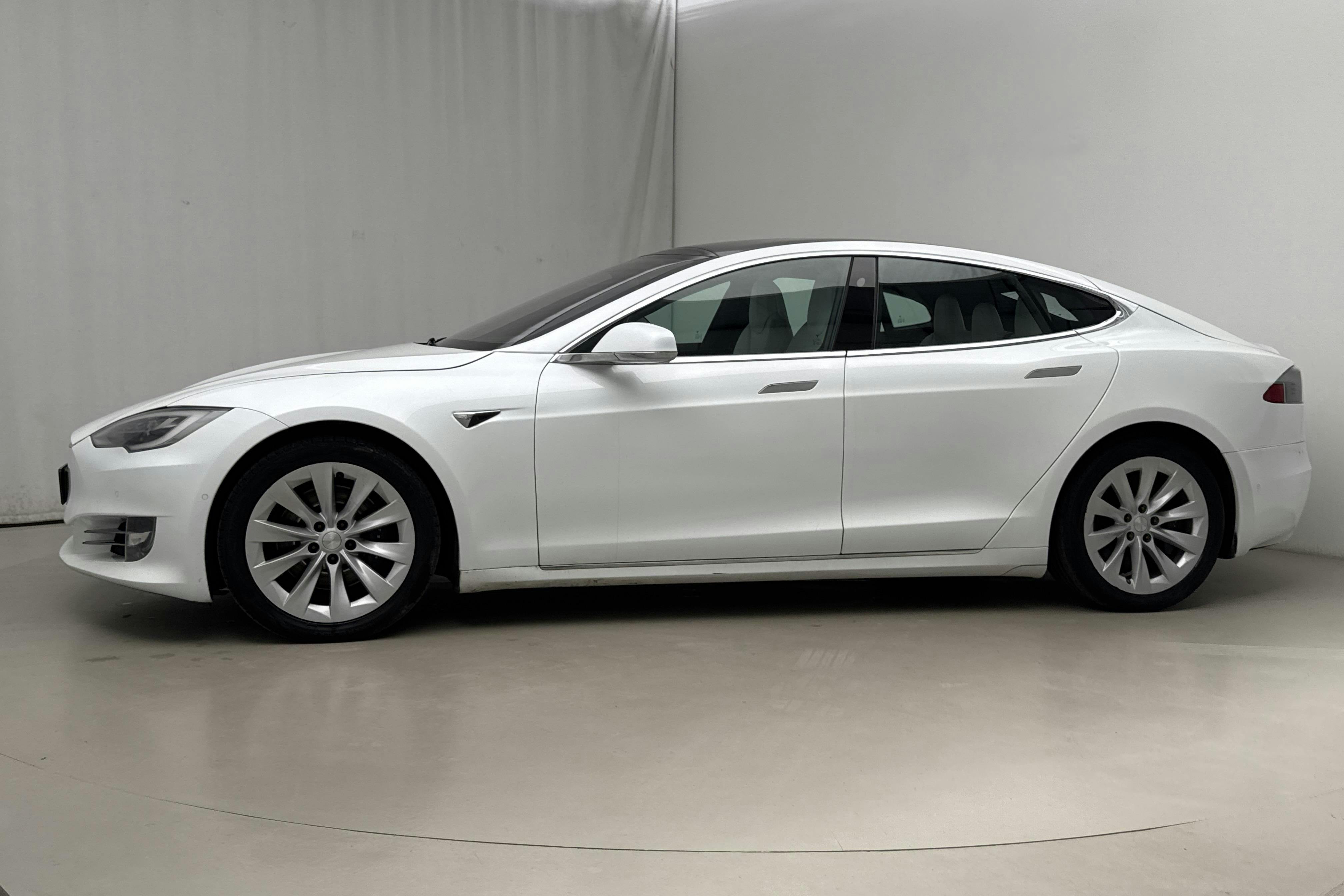 Esitlusfoto 2 aadressil 23: Tesla Model S 100D - 187 300 km - Automaatne - valge - 2018