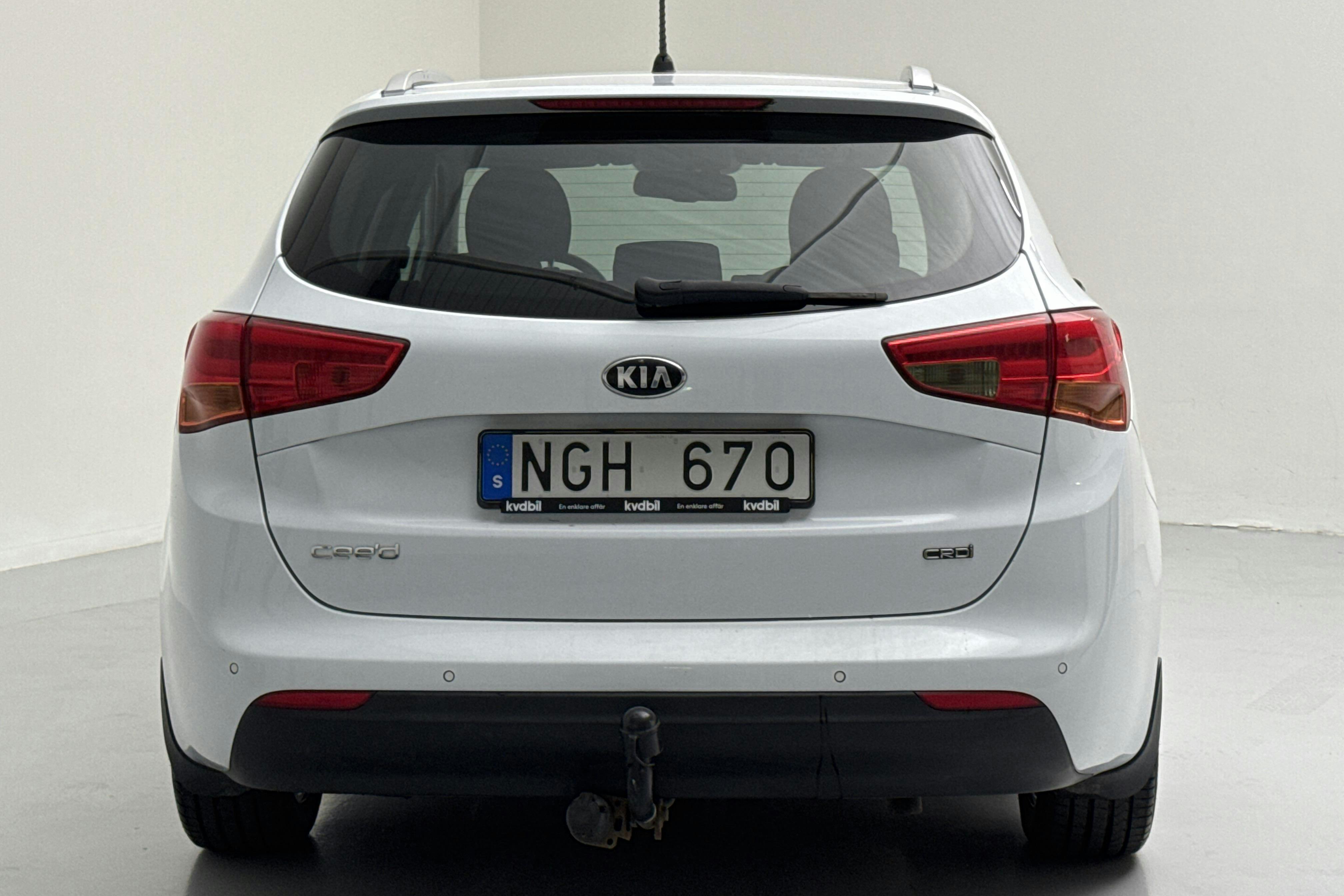 KIA Cee'd 1.6 CRDi SW (128hk) - 226 340 km - Manual - white - 2013