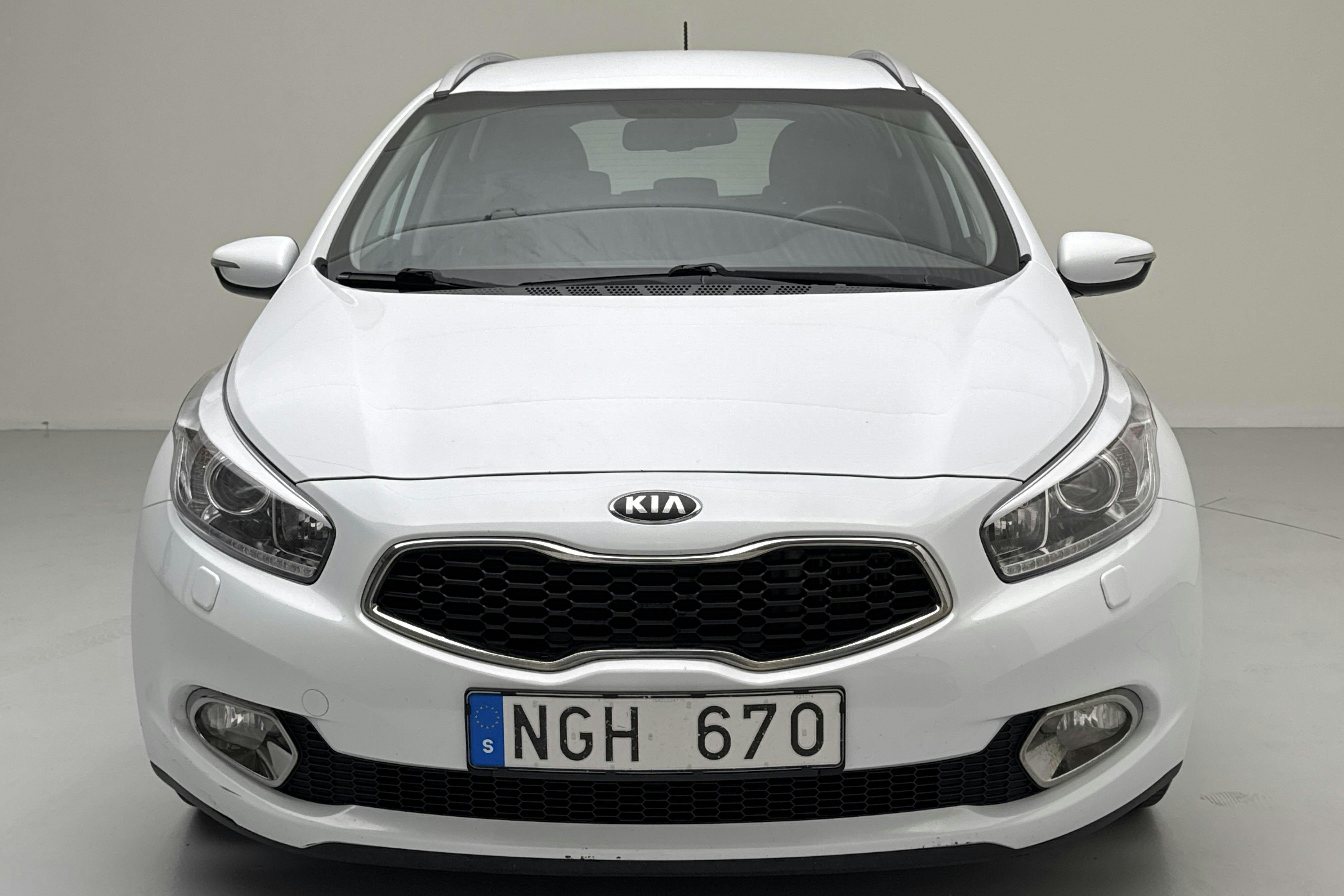 KIA Cee'd 1.6 CRDi SW (128hk) - 226 340 km - Manual - white - 2013