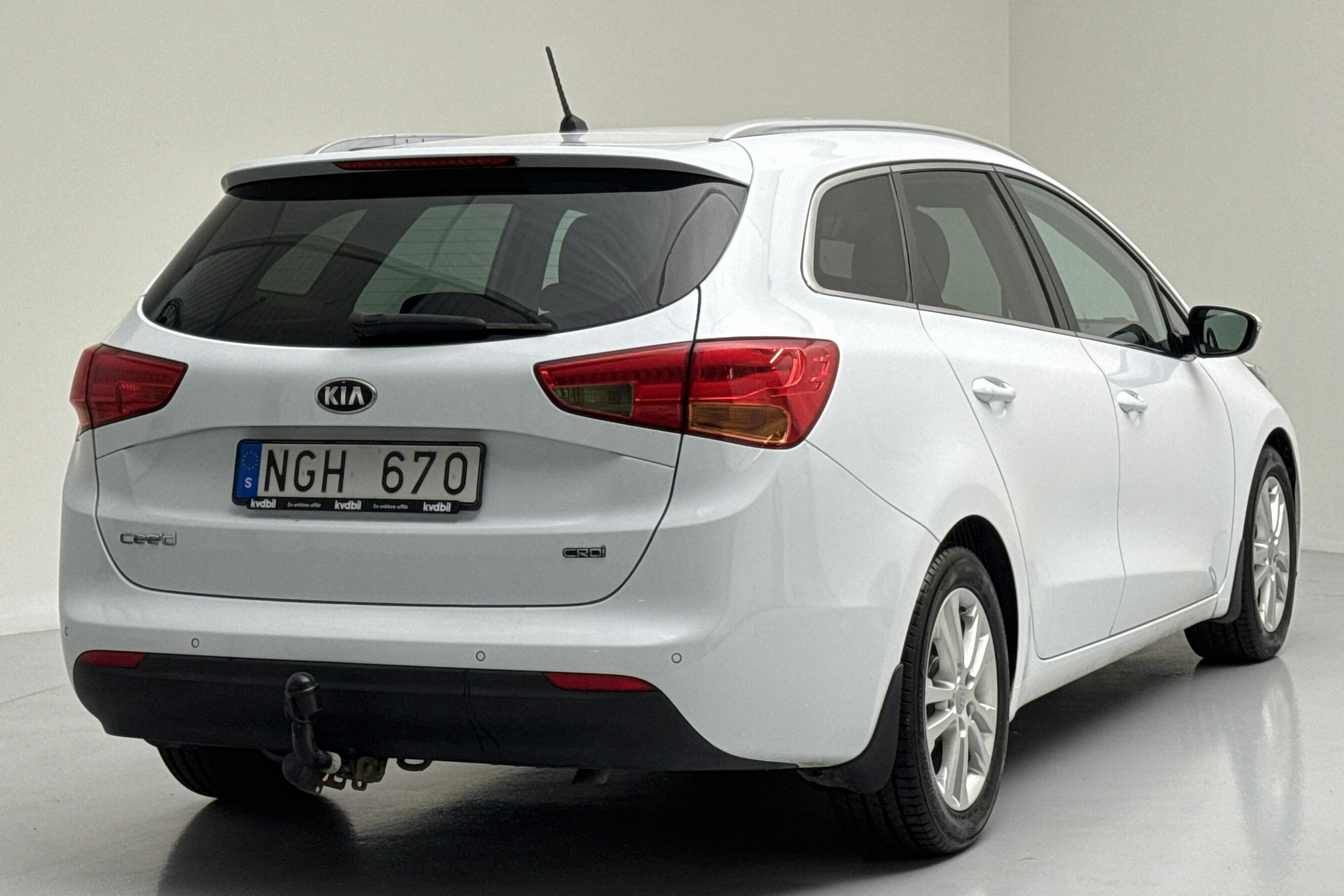 KIA Cee'd 1.6 CRDi SW (128hk) - 226 340 km - Manual - white - 2013