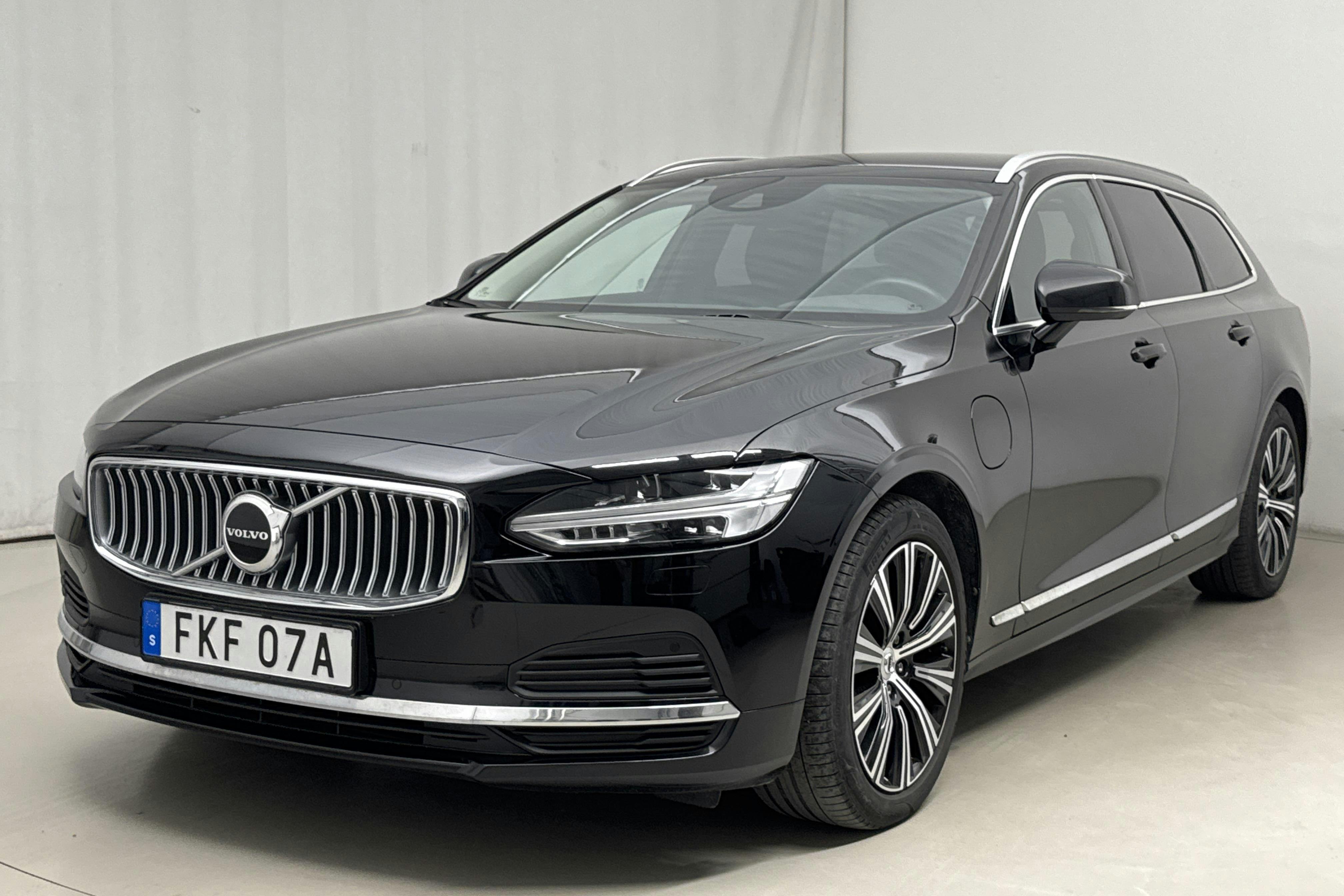 Volvo V90 T6 AWD Twin Engine (340hk) - 10 239 mil - Automat - svart - 2021