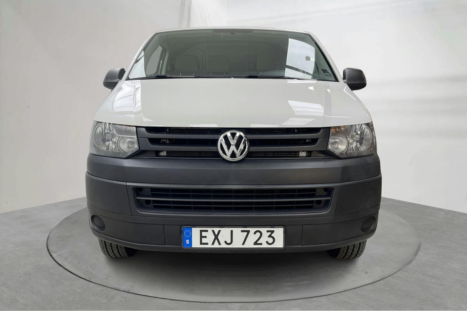 VW Transporter T5 2.0 TDI (102hk) - 8 813 mil - Manuell - vit - 2015