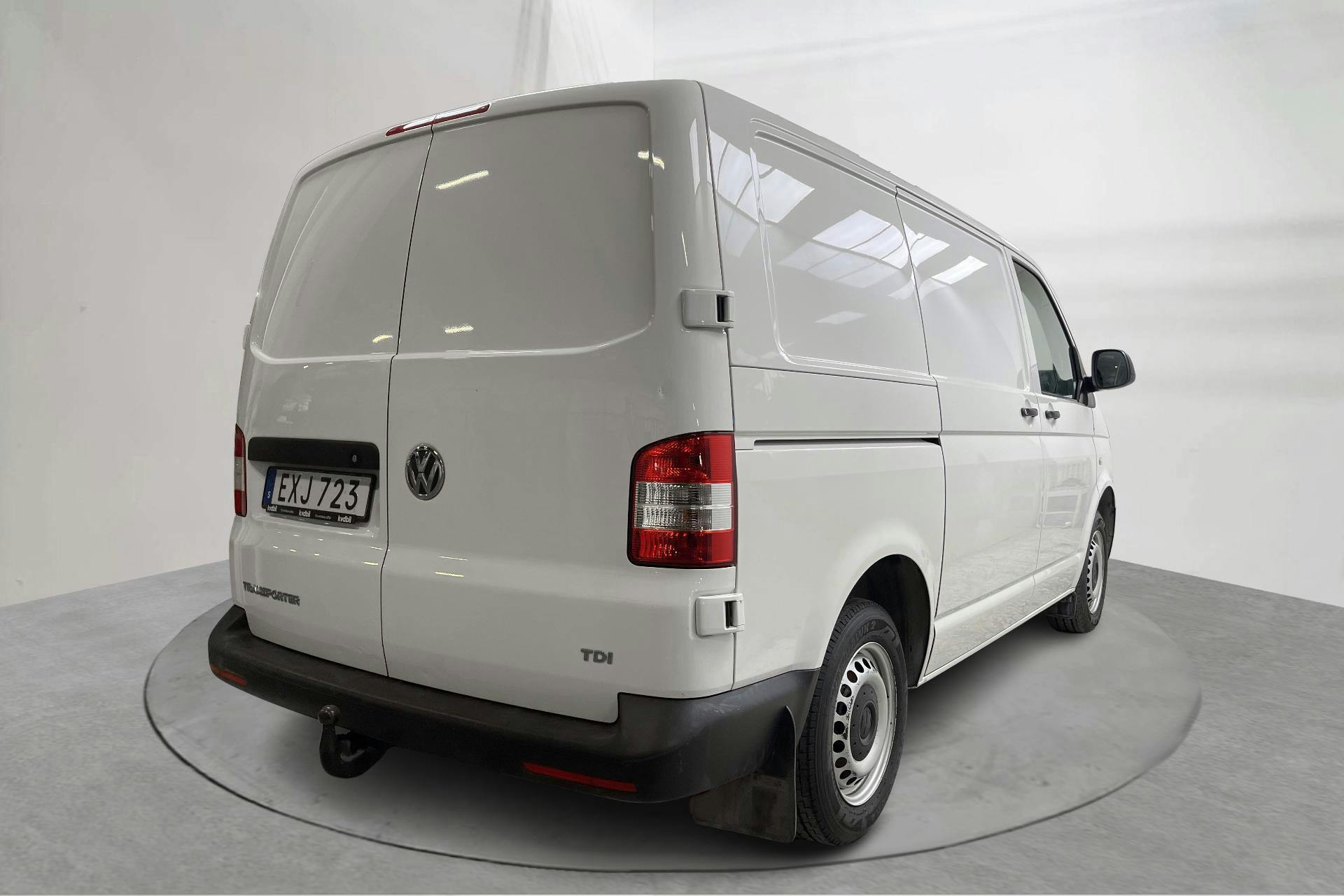VW Transporter T5 2.0 TDI (102hk) - 8 813 mil - Manuell - vit - 2015
