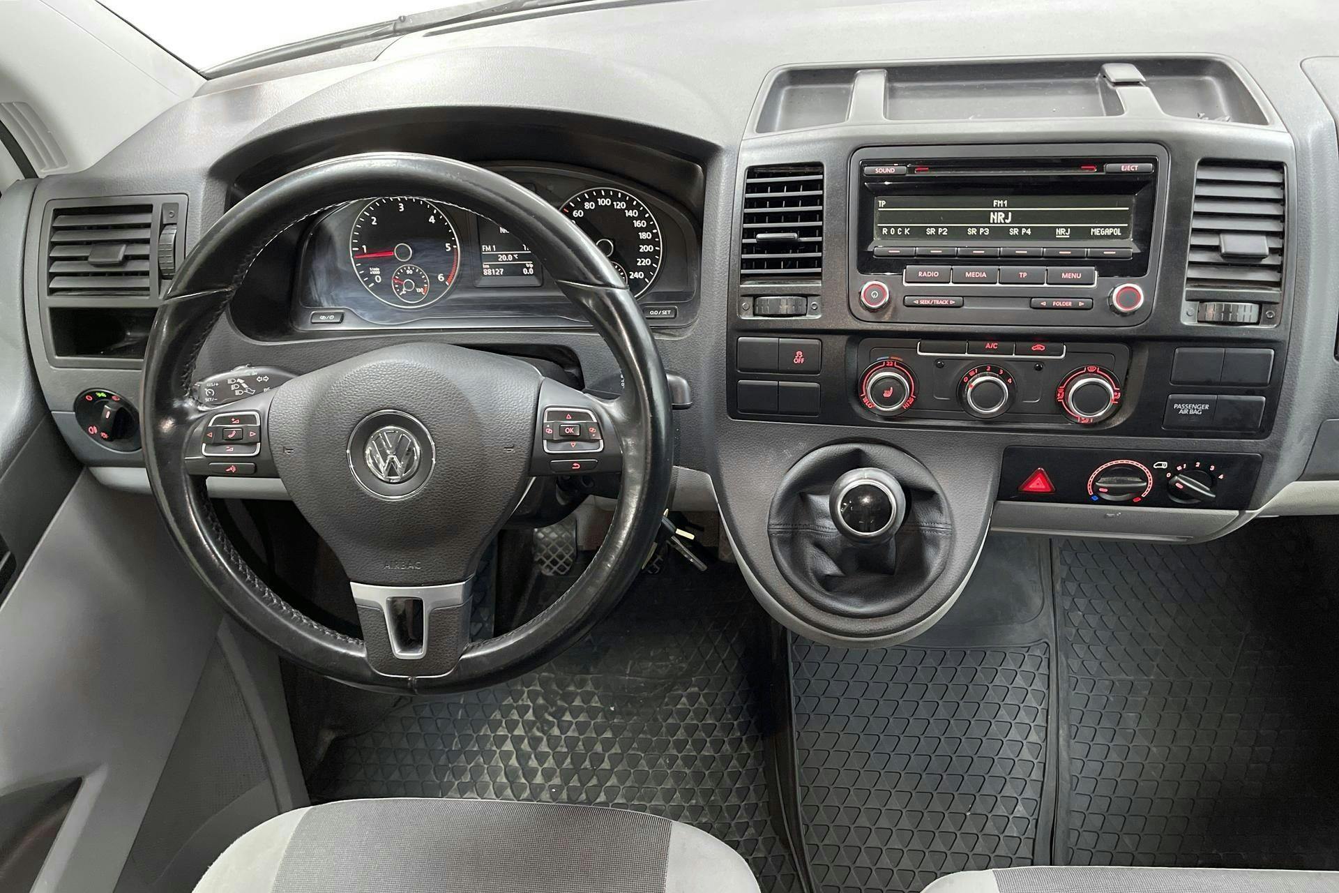 VW Transporter T5 2.0 TDI (102hk) - 8 813 mil - Manuell - vit - 2015
