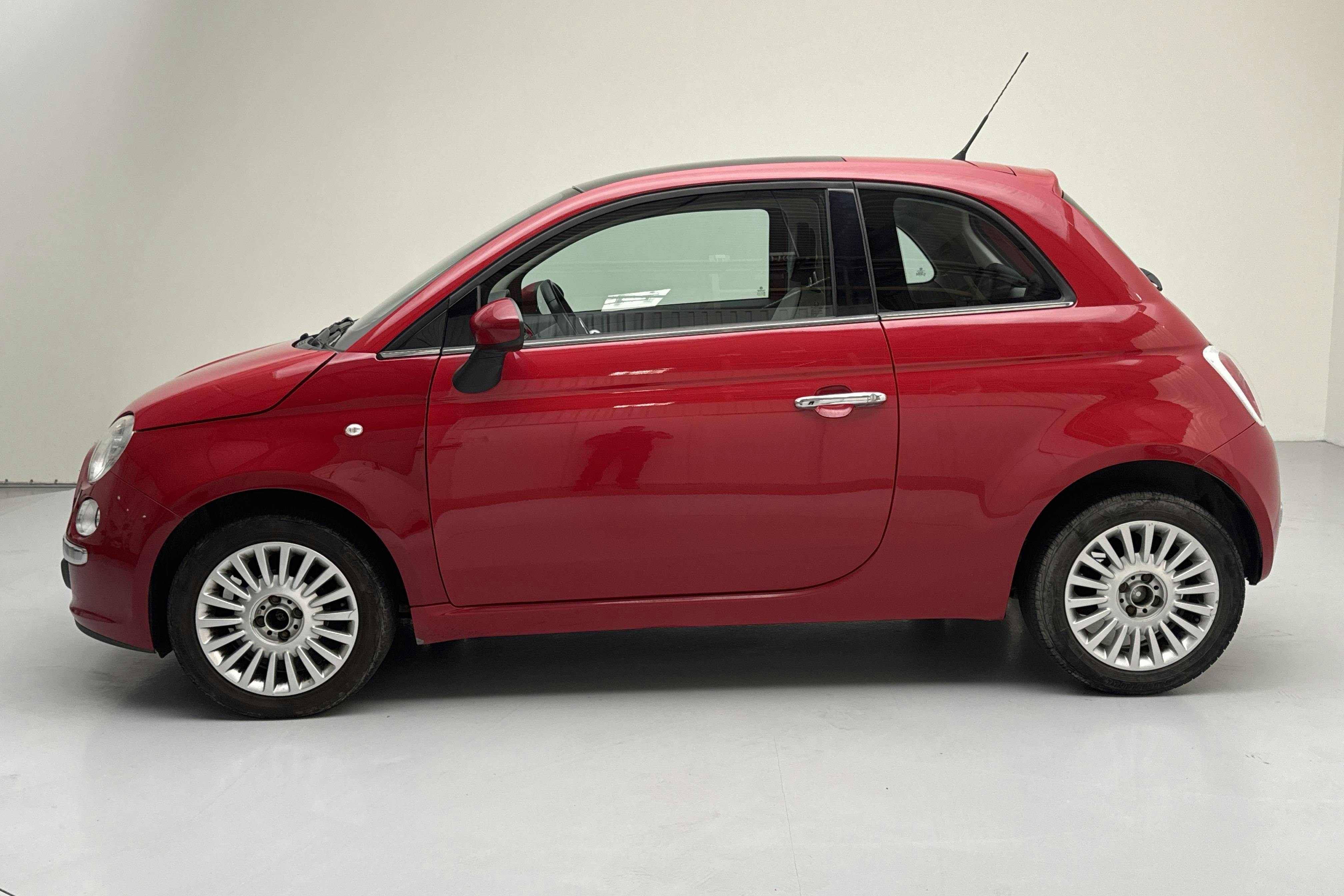 Esitlusfoto 2 aadressil 13: Fiat 500 1.2 (69hk) - 110 870 km - Käsitsi - punane - 2011