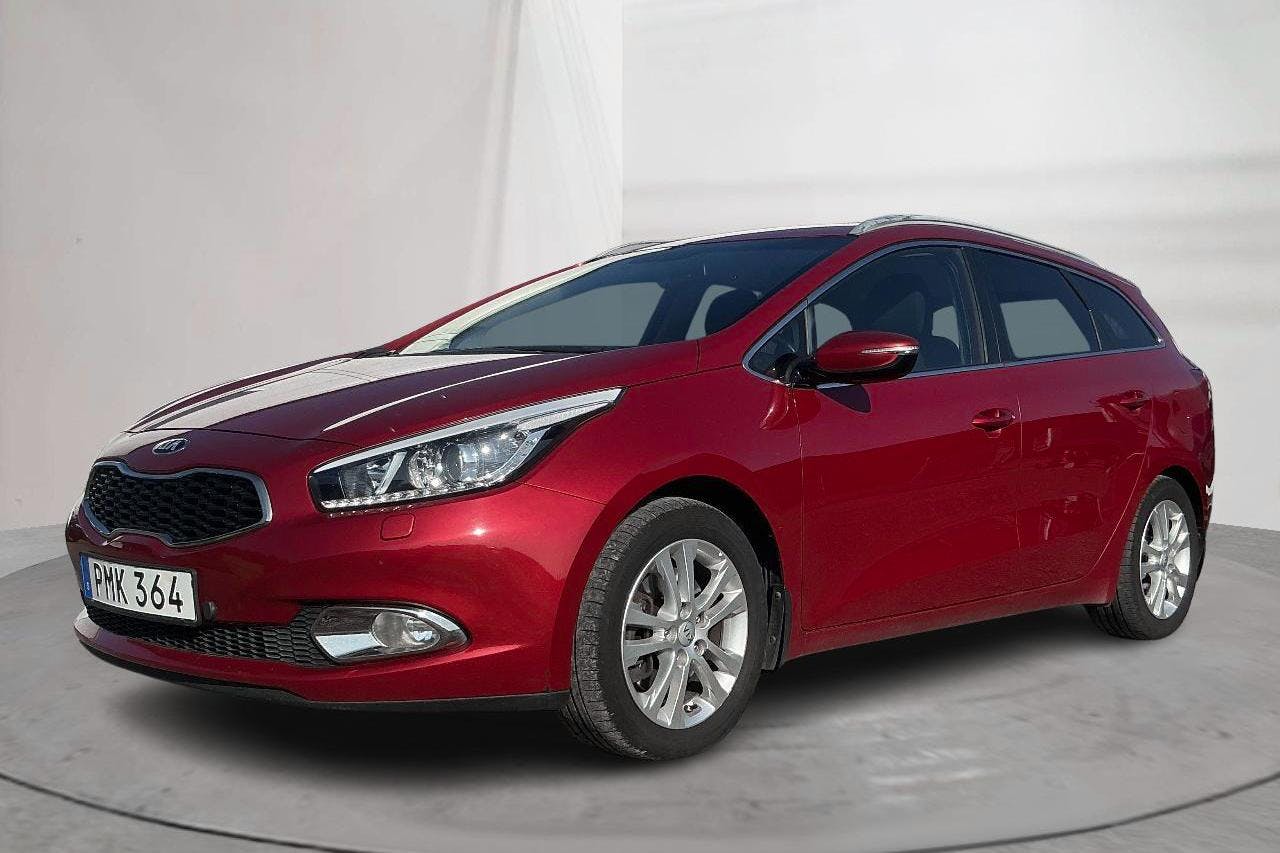 Presentationsfoto 1 av 15: KIA Cee'd 1.6 SW (135hk) - 13 976 mil - Manuell - röd - 2015