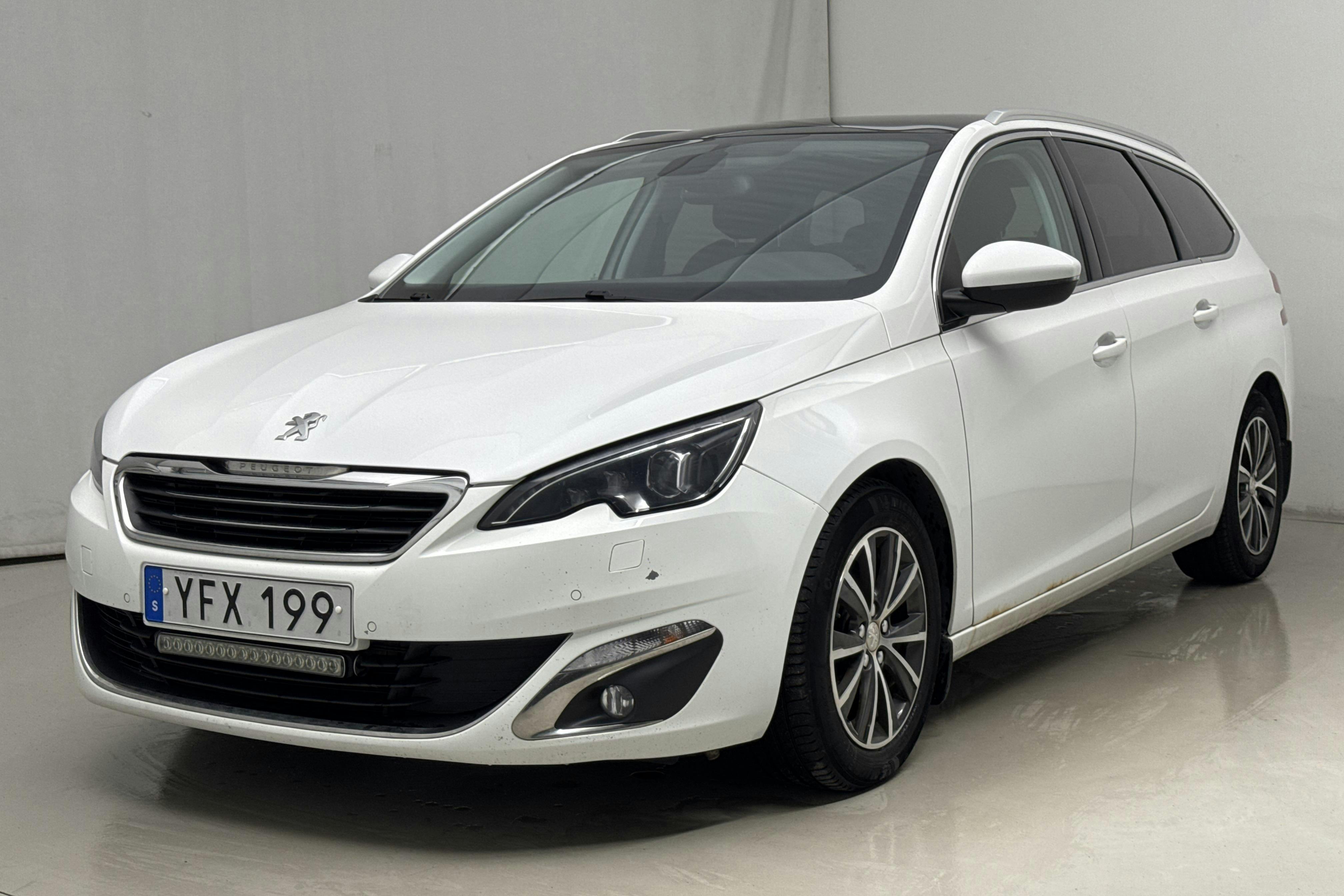 Peugeot 308 SW BlueHDi (120hk) - 17 596 mil - Automat - vit - 2017