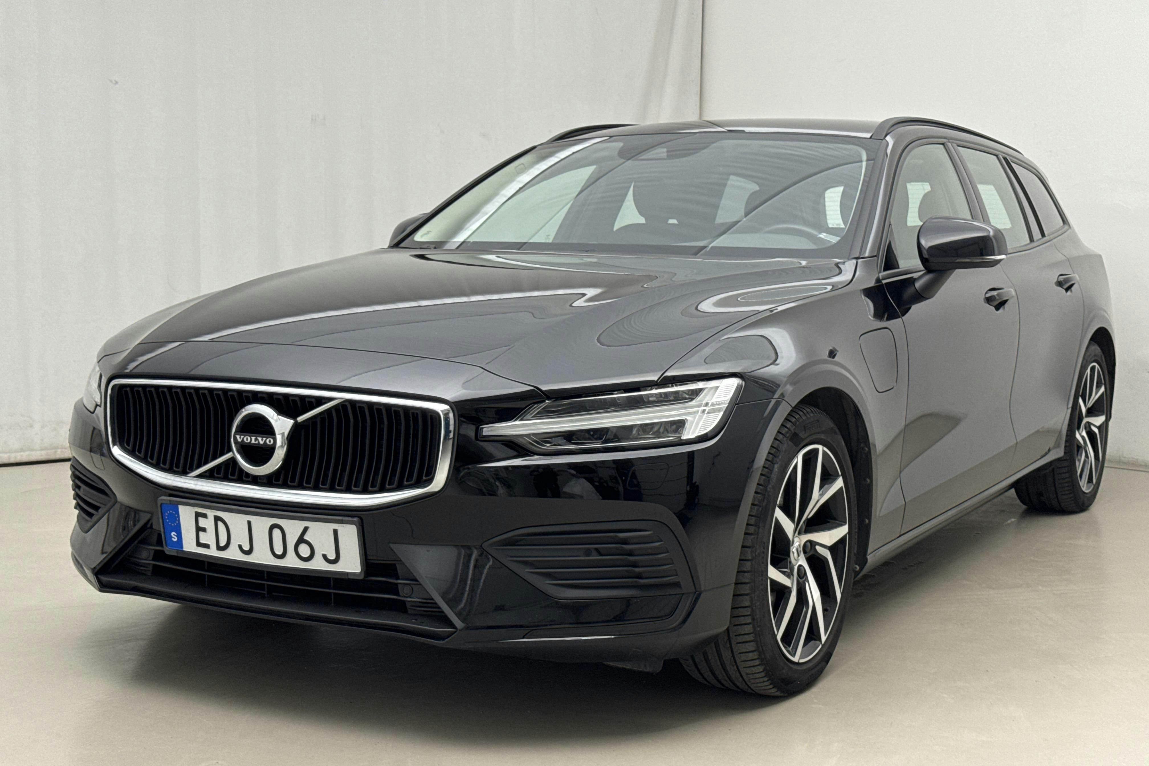 Presentationsfoto 1 av 19: Volvo V60 T6 AWD Twin Engine (340hk) - 5 579 mil - Automat - svart - 2020