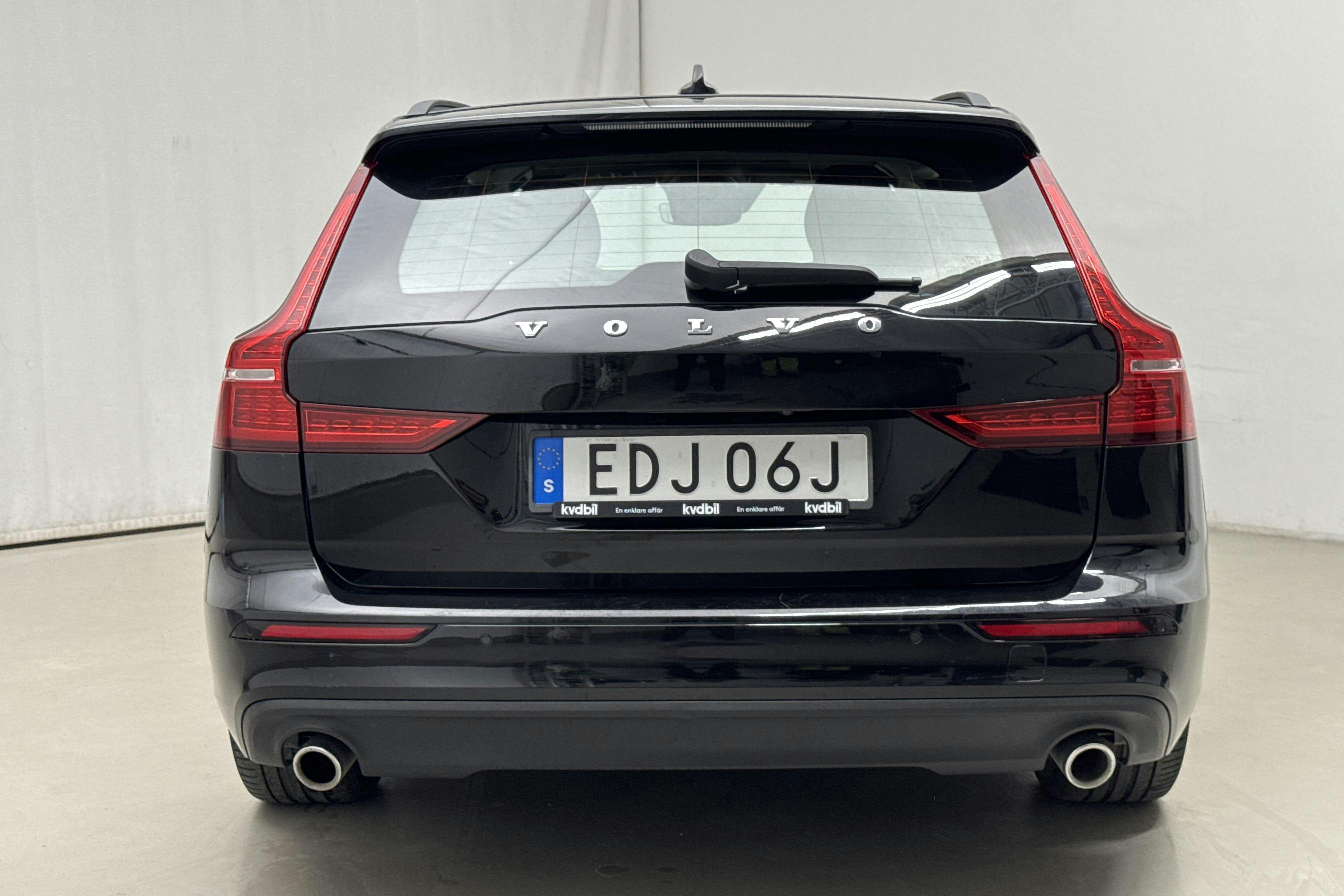 Volvo V60 T6 AWD Twin Engine (340hk) - 5 579 mil - Automat - svart - 2020