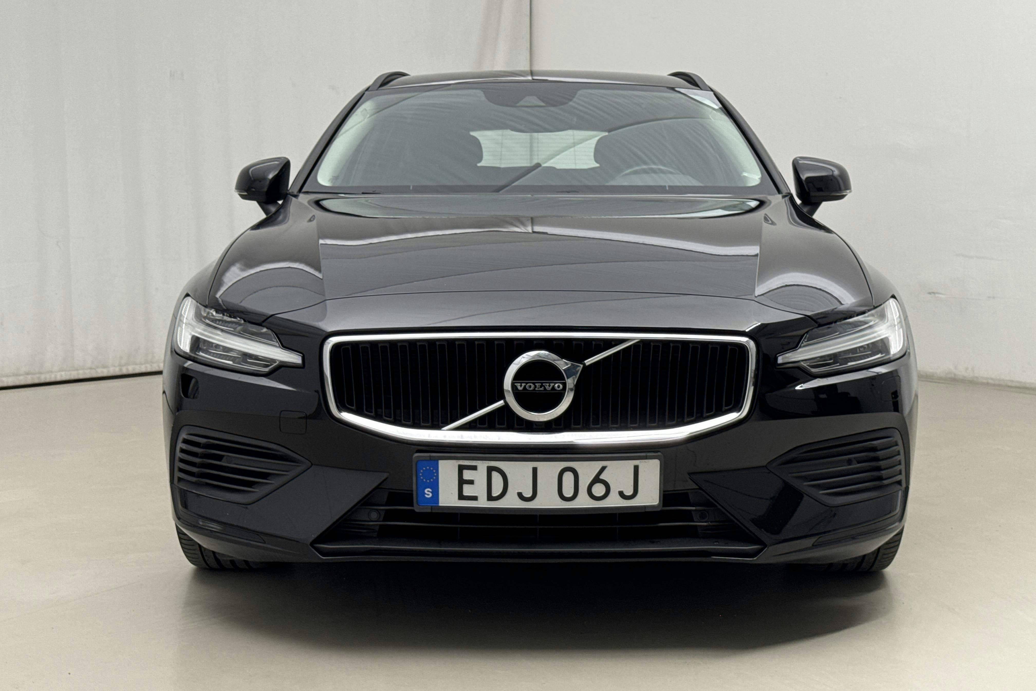 Volvo V60 T6 AWD Twin Engine (340hk) - 5 579 mil - Automat - svart - 2020